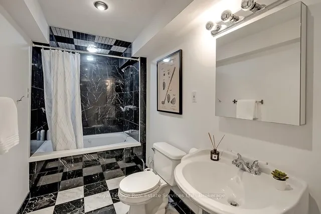 Additional property image - 2101 Grosvenor St