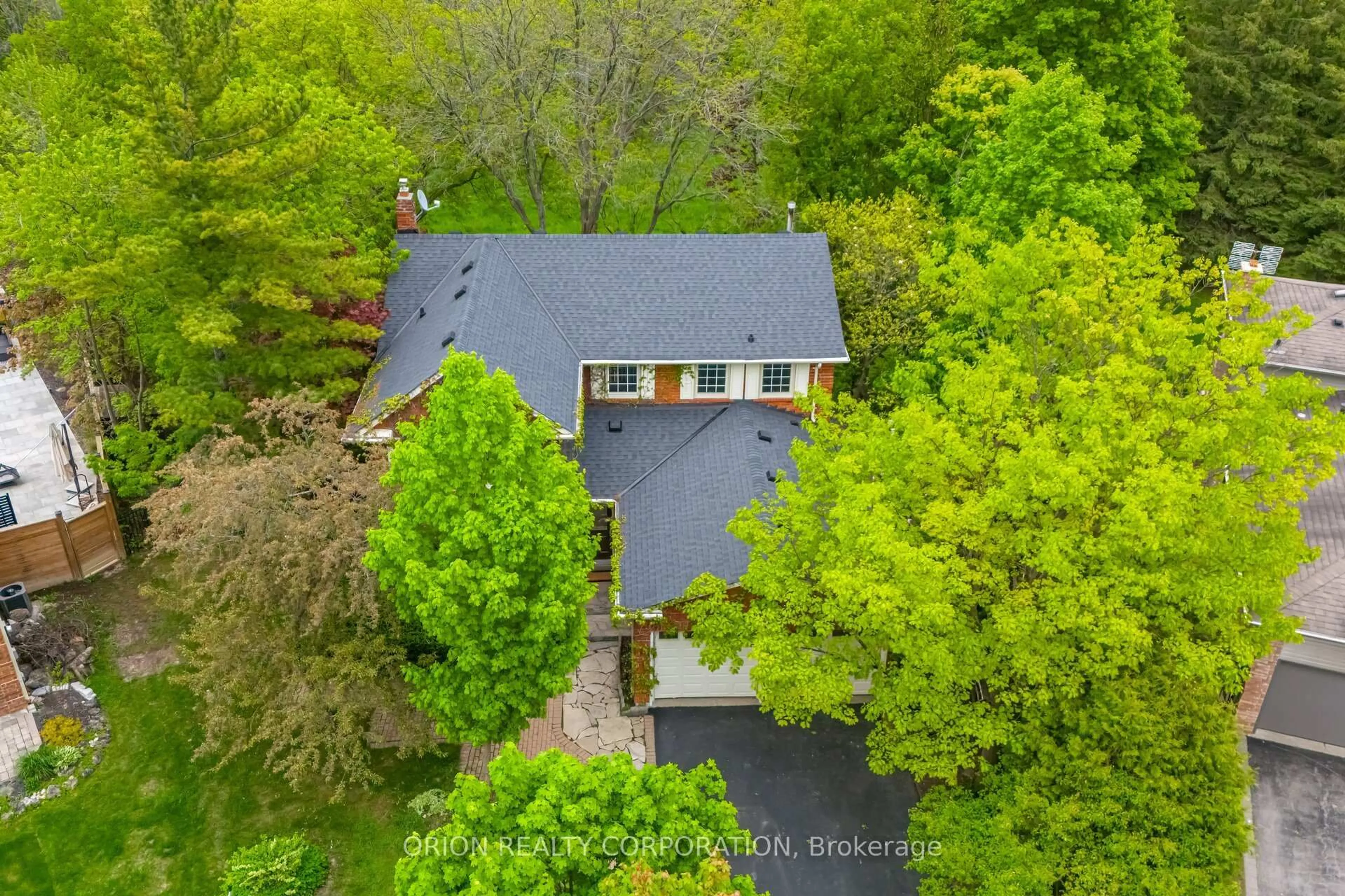 A pic from outside/outdoor area/front of a property/back of a property/a pic from drone, unknown for 254 Maidstone Crt, Caledon Ontario L7E 3V2