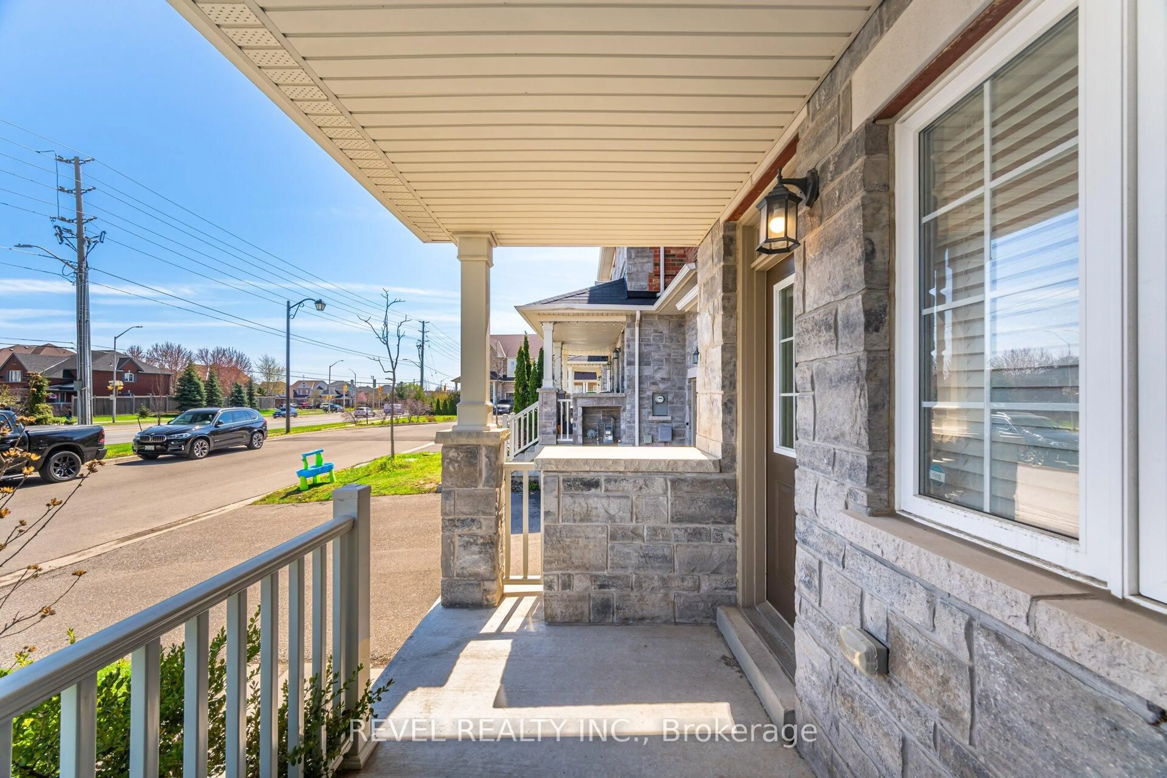Patio, street for 607 Murray Meadows Pl, Milton Ontario L9T 8L7