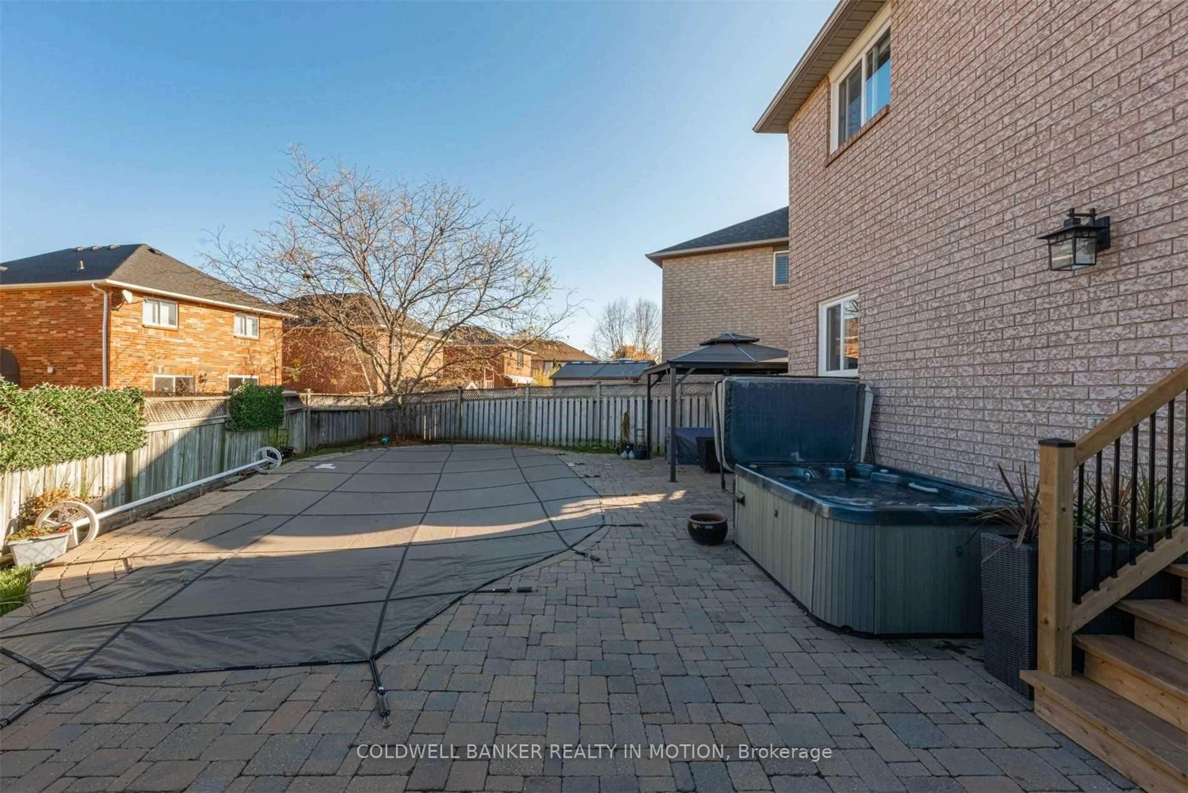 Patio, street for 570 Enfield Rd, Burlington Ontario L7T 2X5