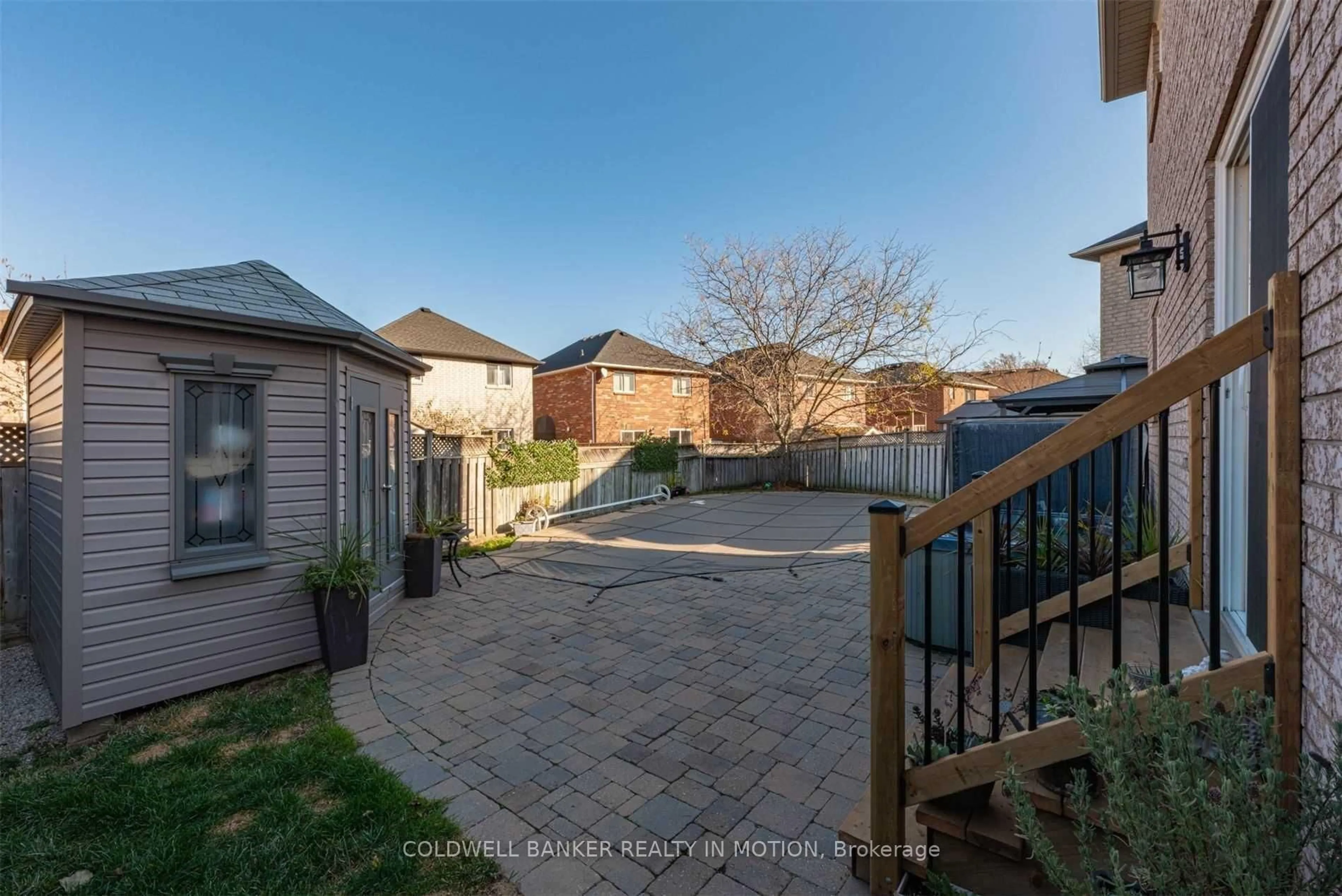 A pic from outside/outdoor area/front of a property/back of a property/a pic from drone, street for 570 Enfield Rd, Burlington Ontario L7T 2X5