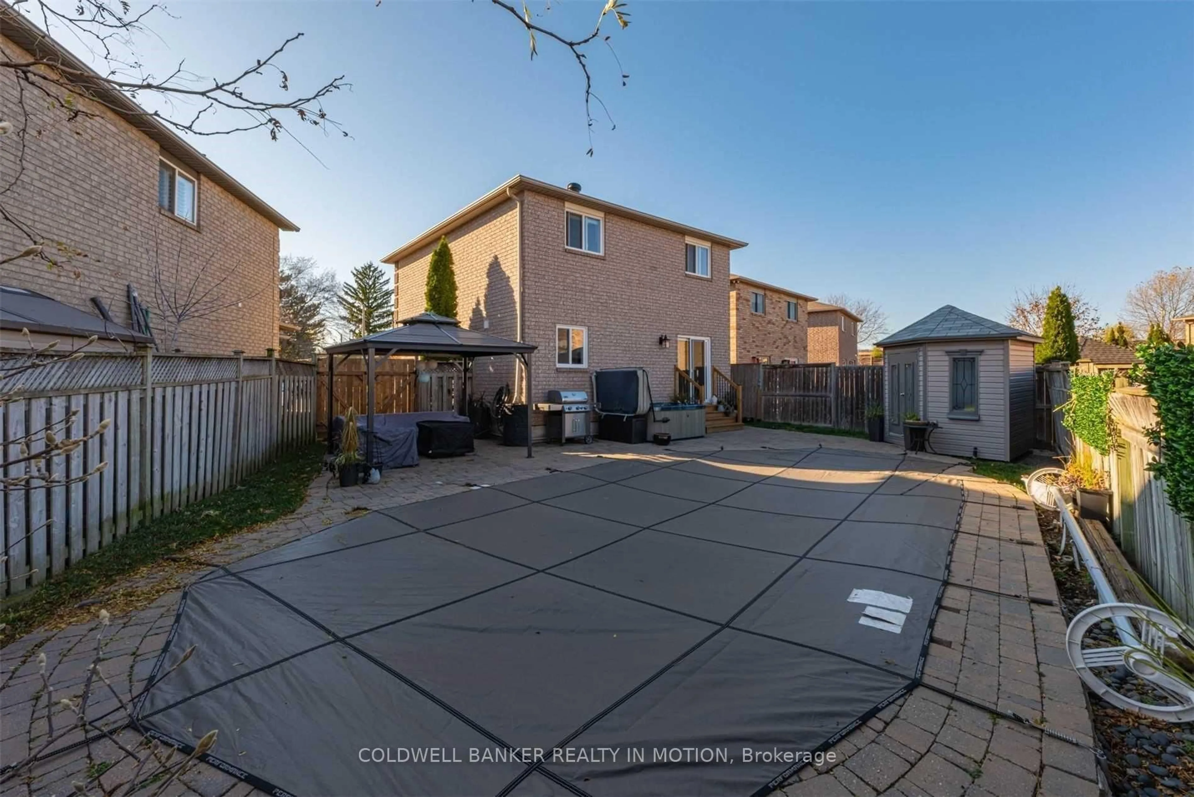 A pic from outside/outdoor area/front of a property/back of a property/a pic from drone, street for 570 Enfield Rd, Burlington Ontario L7T 2X5