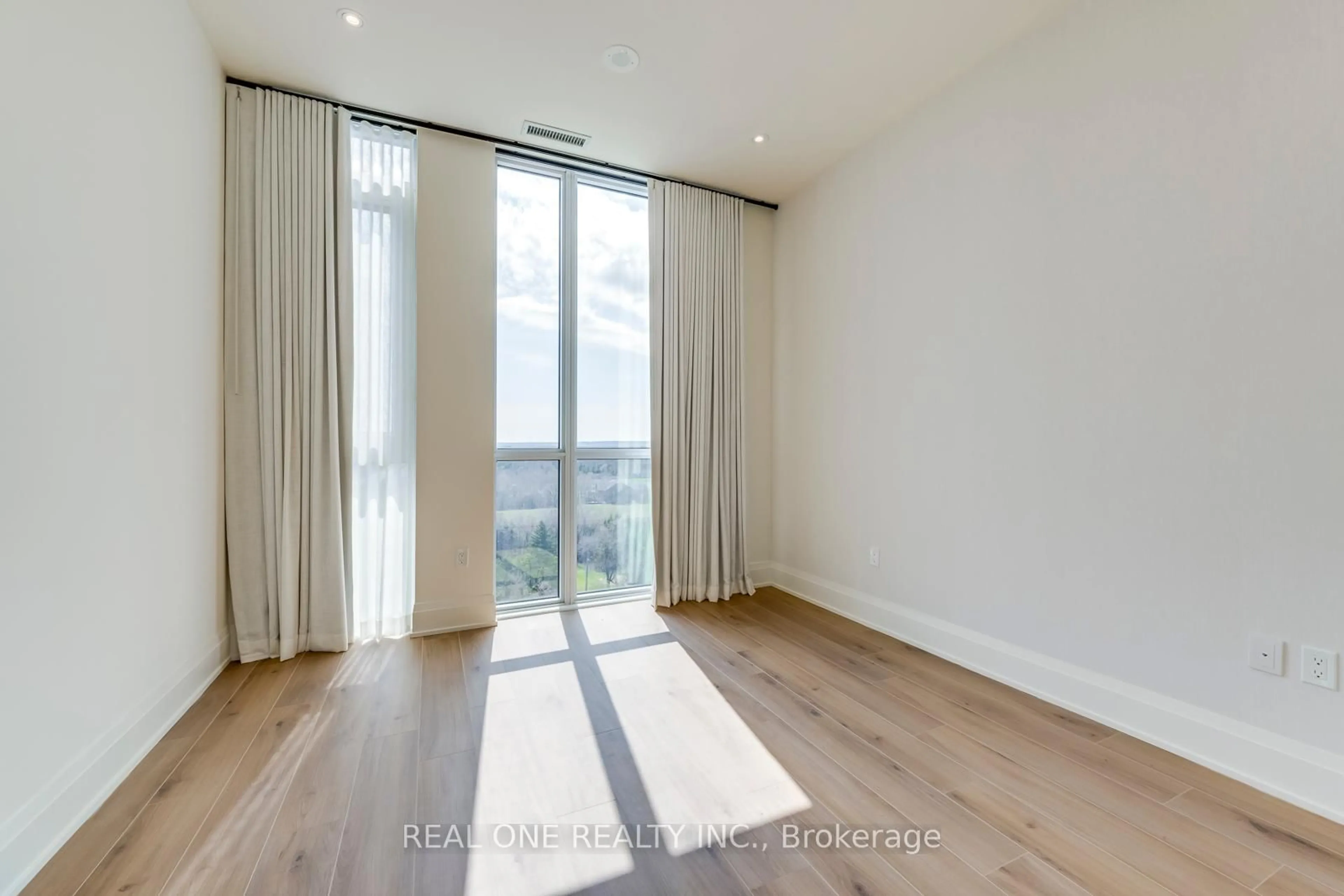 A pic of a room for 509 Dundas St #815, Oakville Ontario L6M 4M2