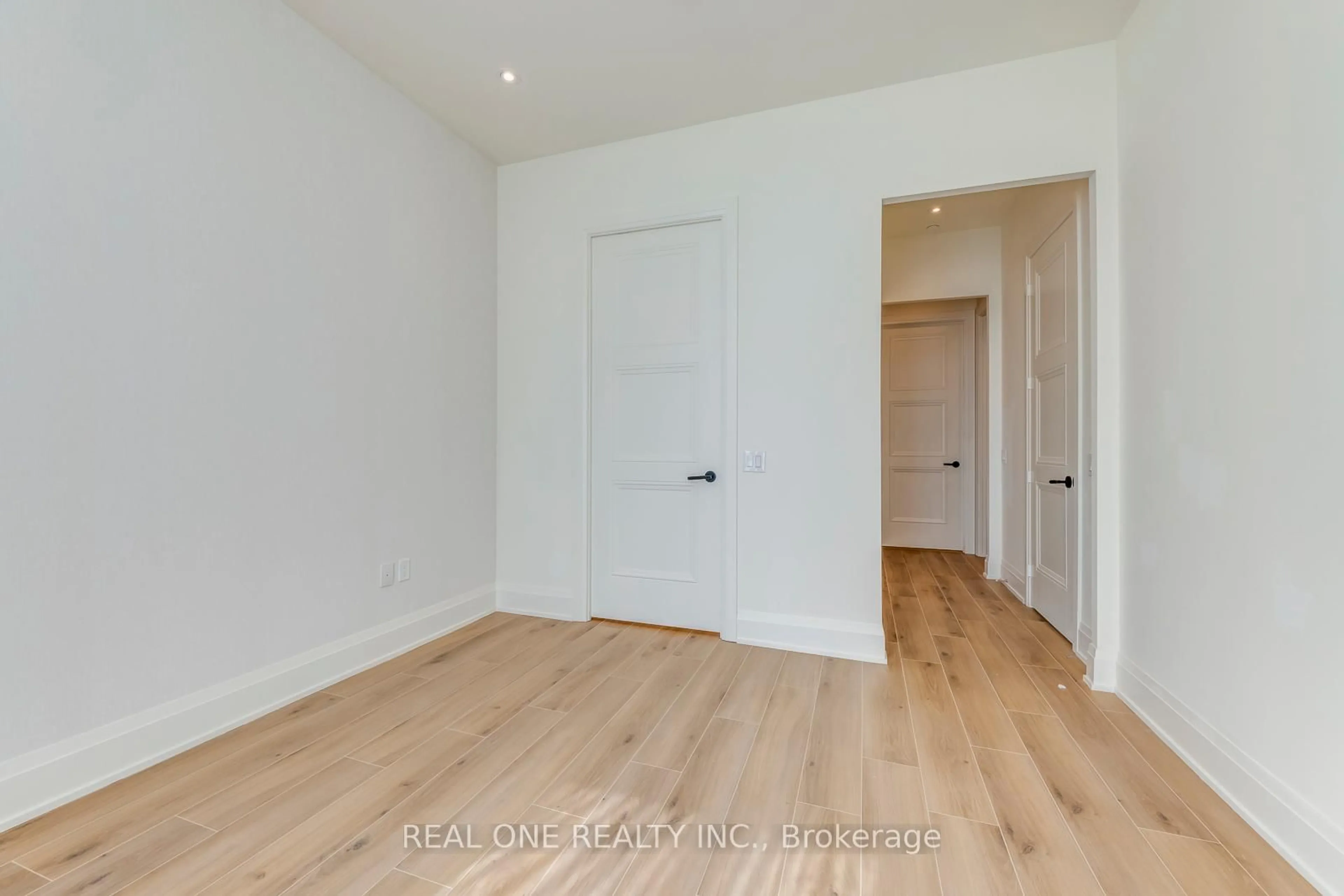 A pic of a room for 509 Dundas St #815, Oakville Ontario L6M 4M2