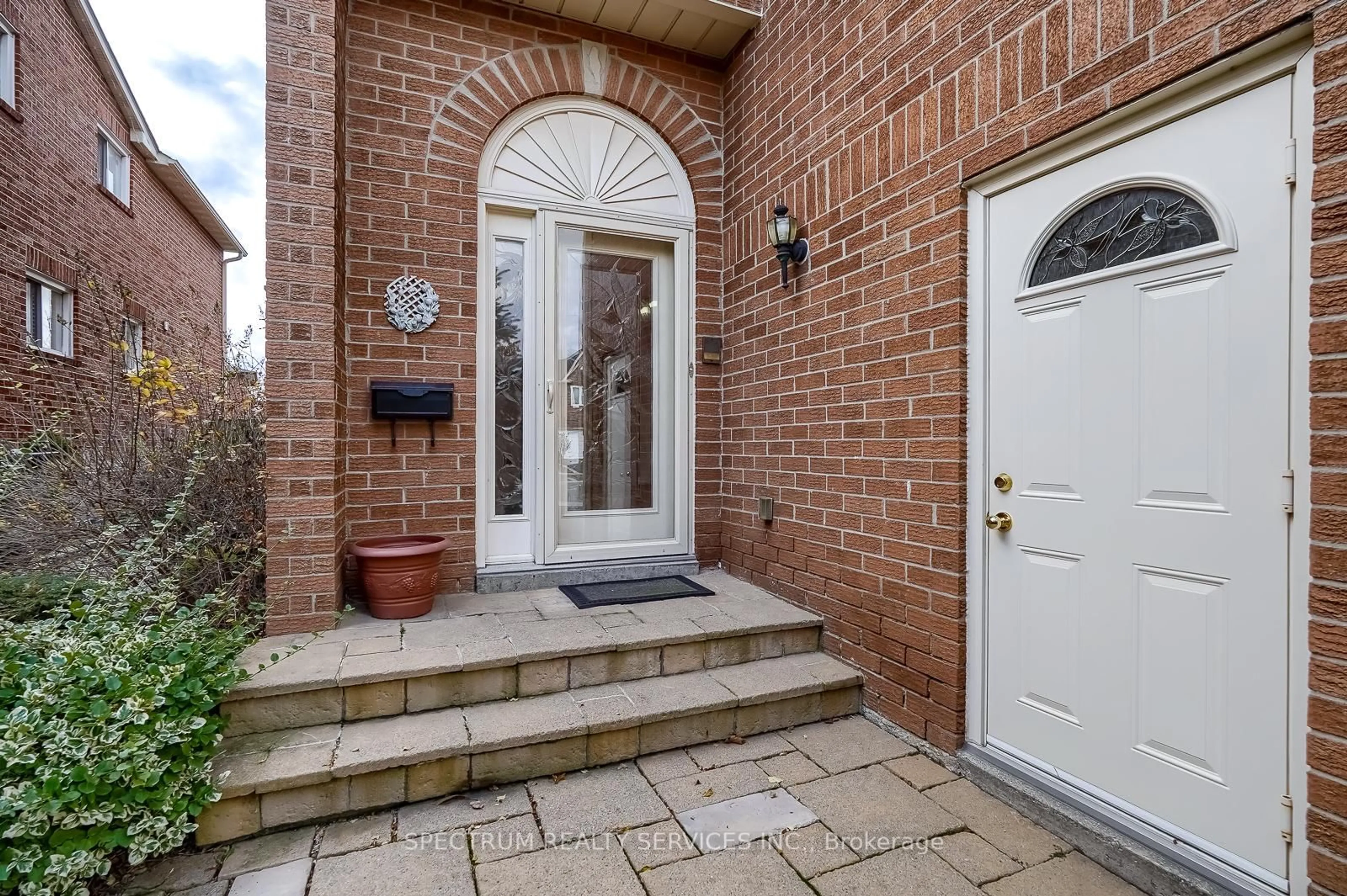 Unknown for 4302 Bacchus Cres, Mississauga Ontario L4W 2Y3