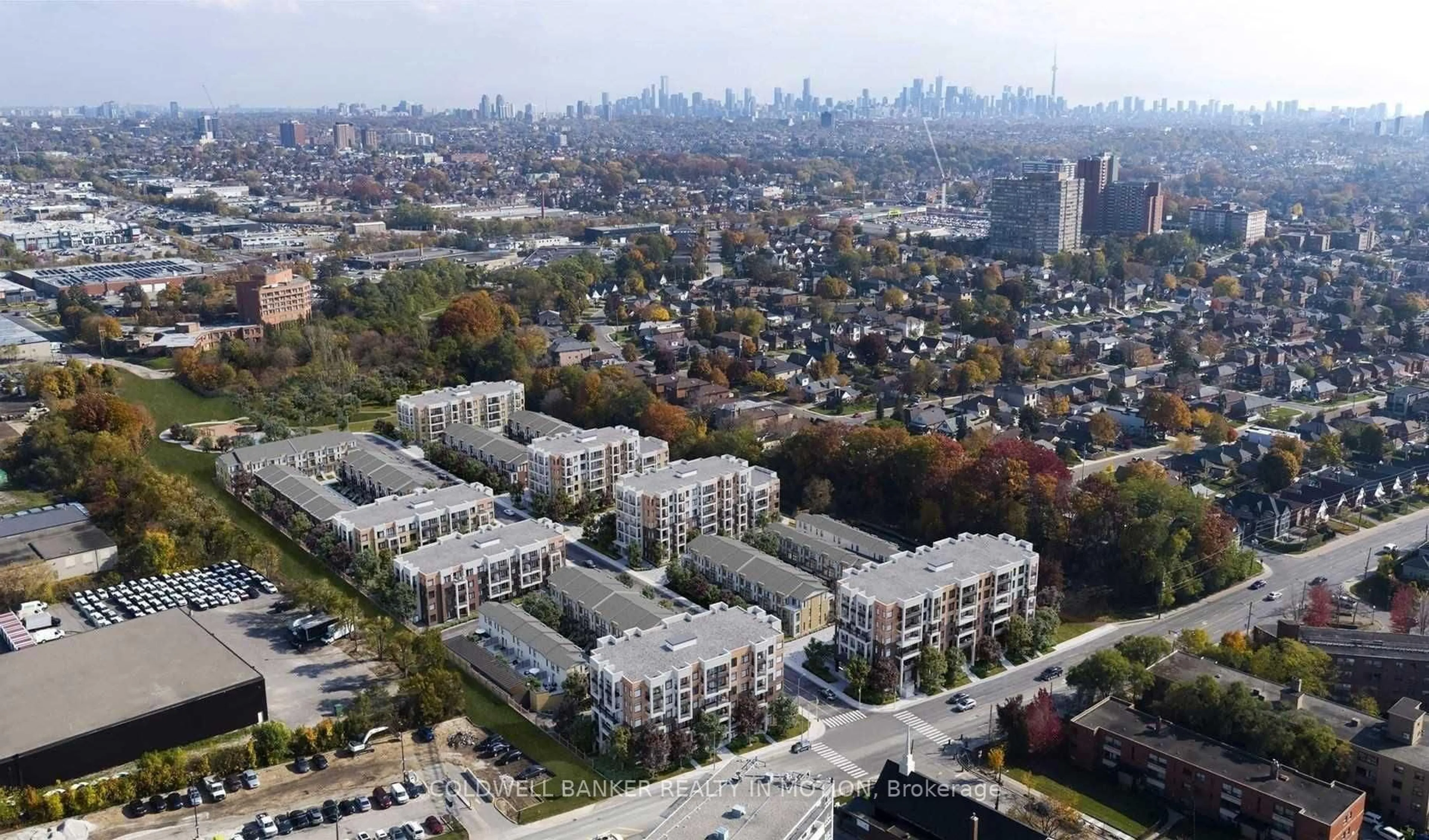 A pic from outside/outdoor area/front of a property/back of a property/a pic from drone, city buildings view from balcony for 90 Canon Jackson Dr, Toronto Ontario M6M 0C1