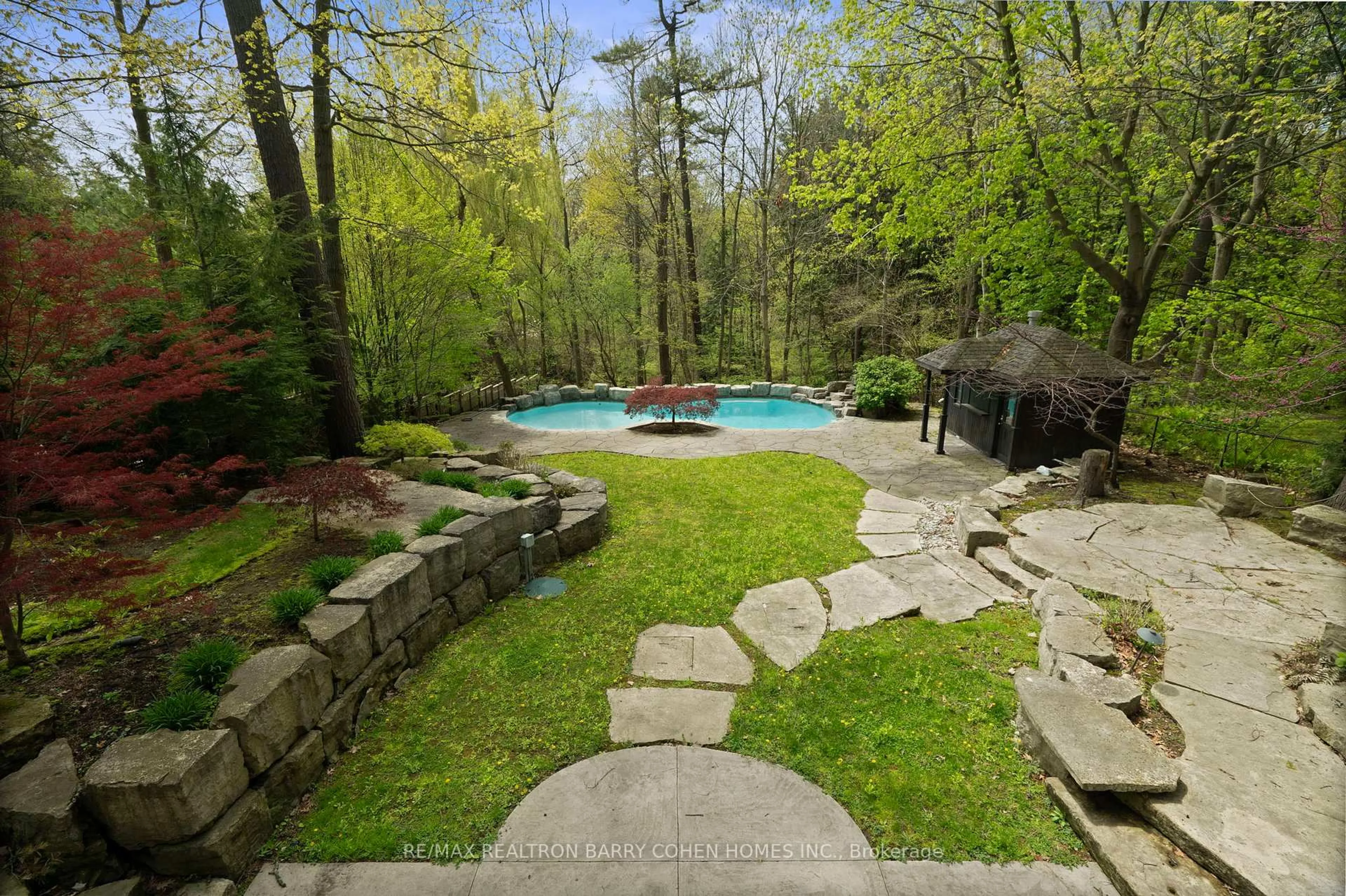 Patio, water/lake/river/ocean view for 950 Whittier Cres, Mississauga Ontario L5H 2X3