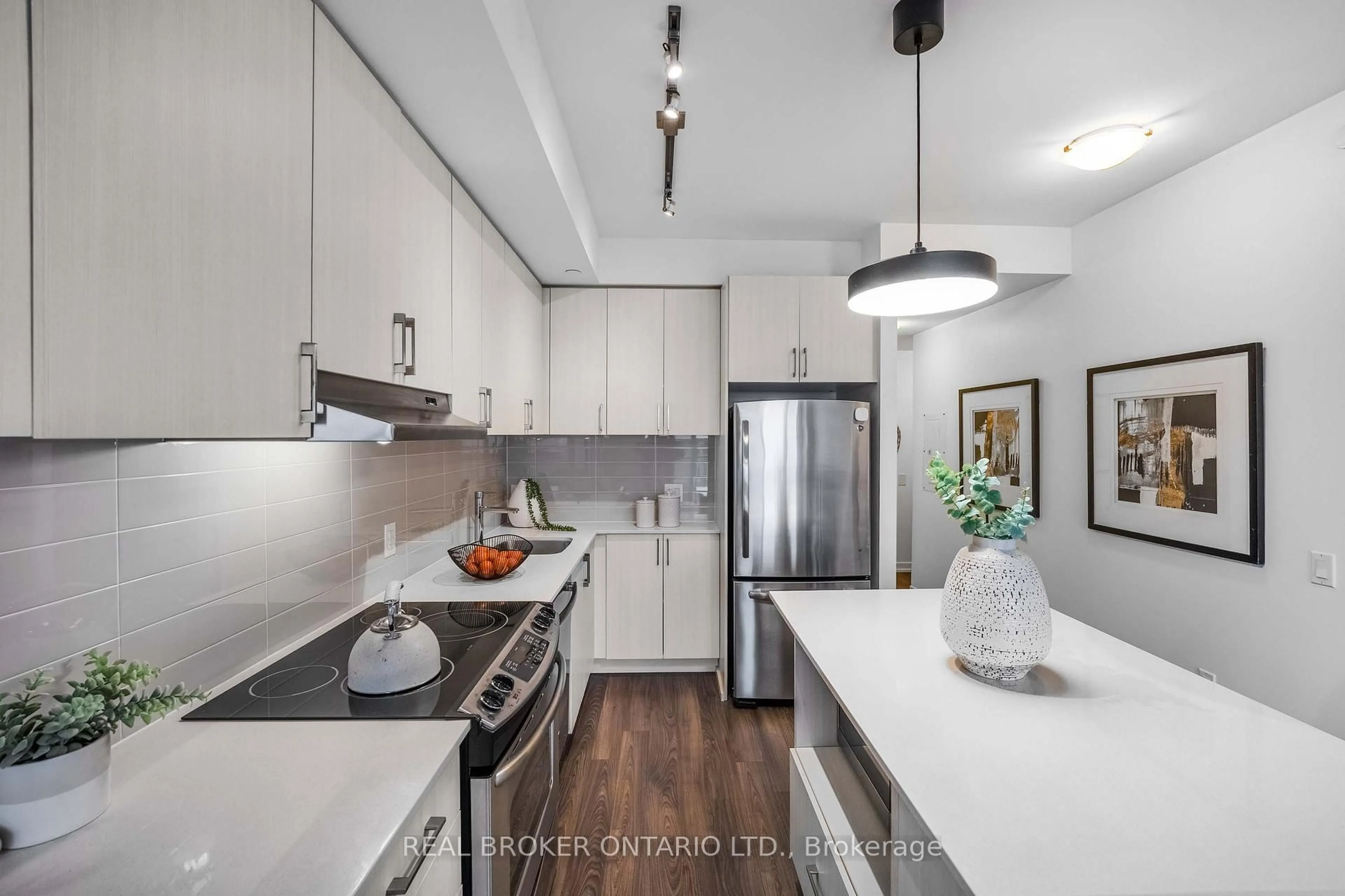 Contemporary kitchen, unknown for 2560 Eglinton Ave #2202, Mississauga Ontario L5M 0Y3