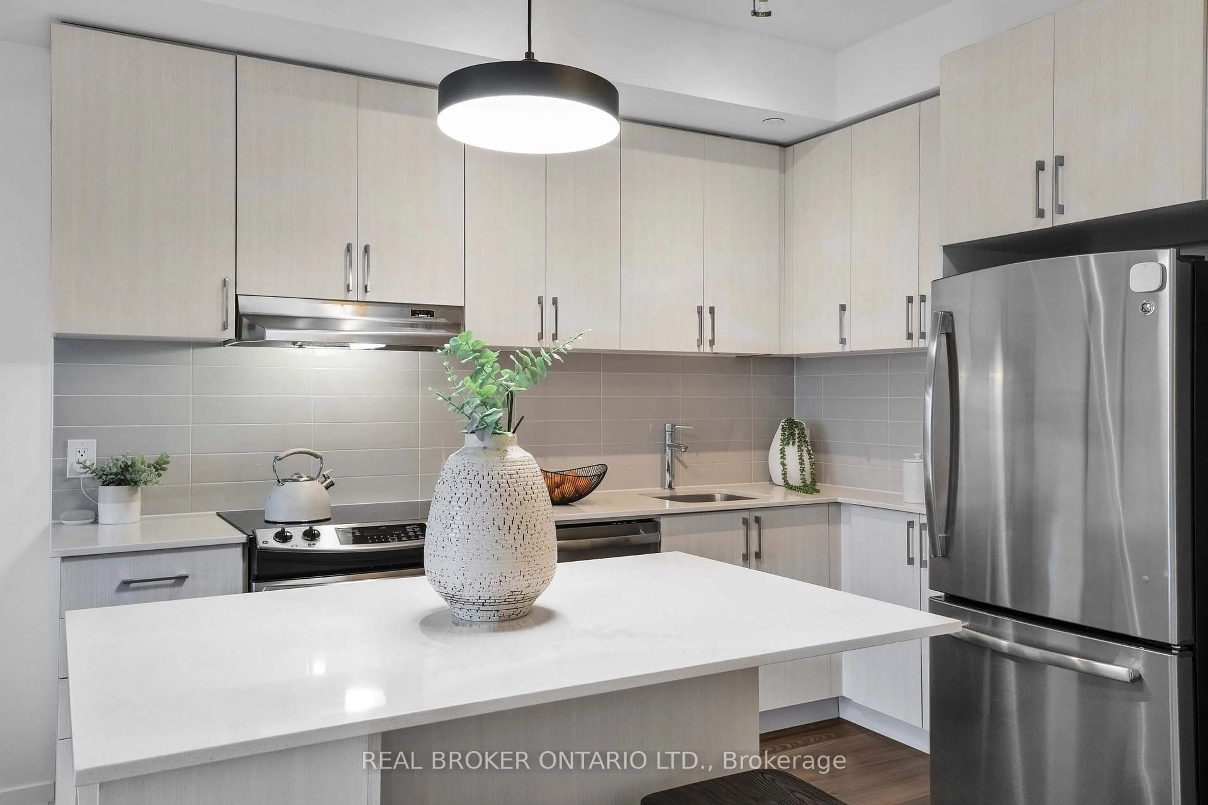 Contemporary kitchen, unknown for 2560 Eglinton Ave #2202, Mississauga Ontario L5M 0Y3