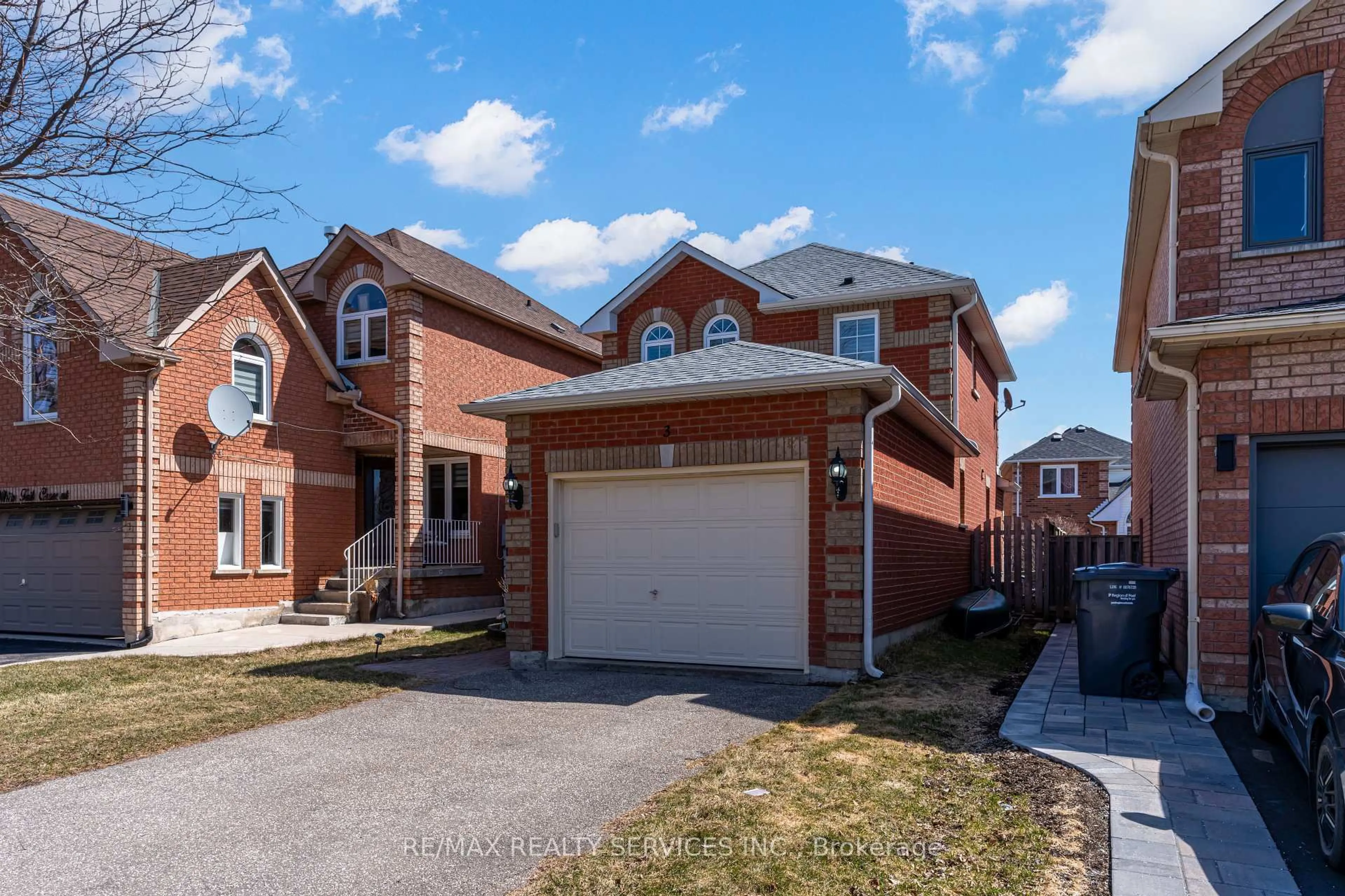 Home with brick exterior material, street for 3 White Tail Cres, Brampton Ontario L6Y 5C4