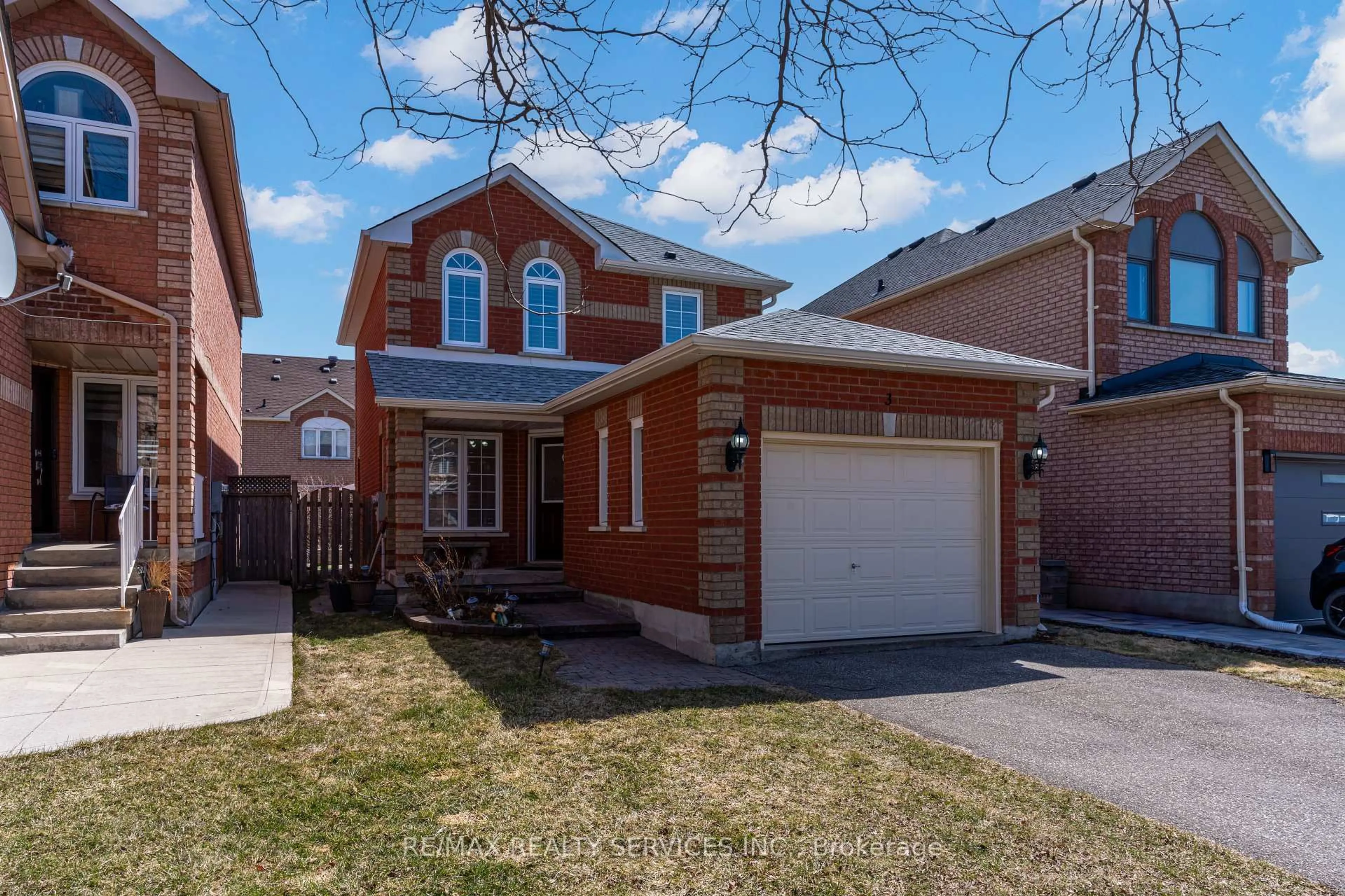 Home with brick exterior material, street for 3 White Tail Cres, Brampton Ontario L6Y 5C4