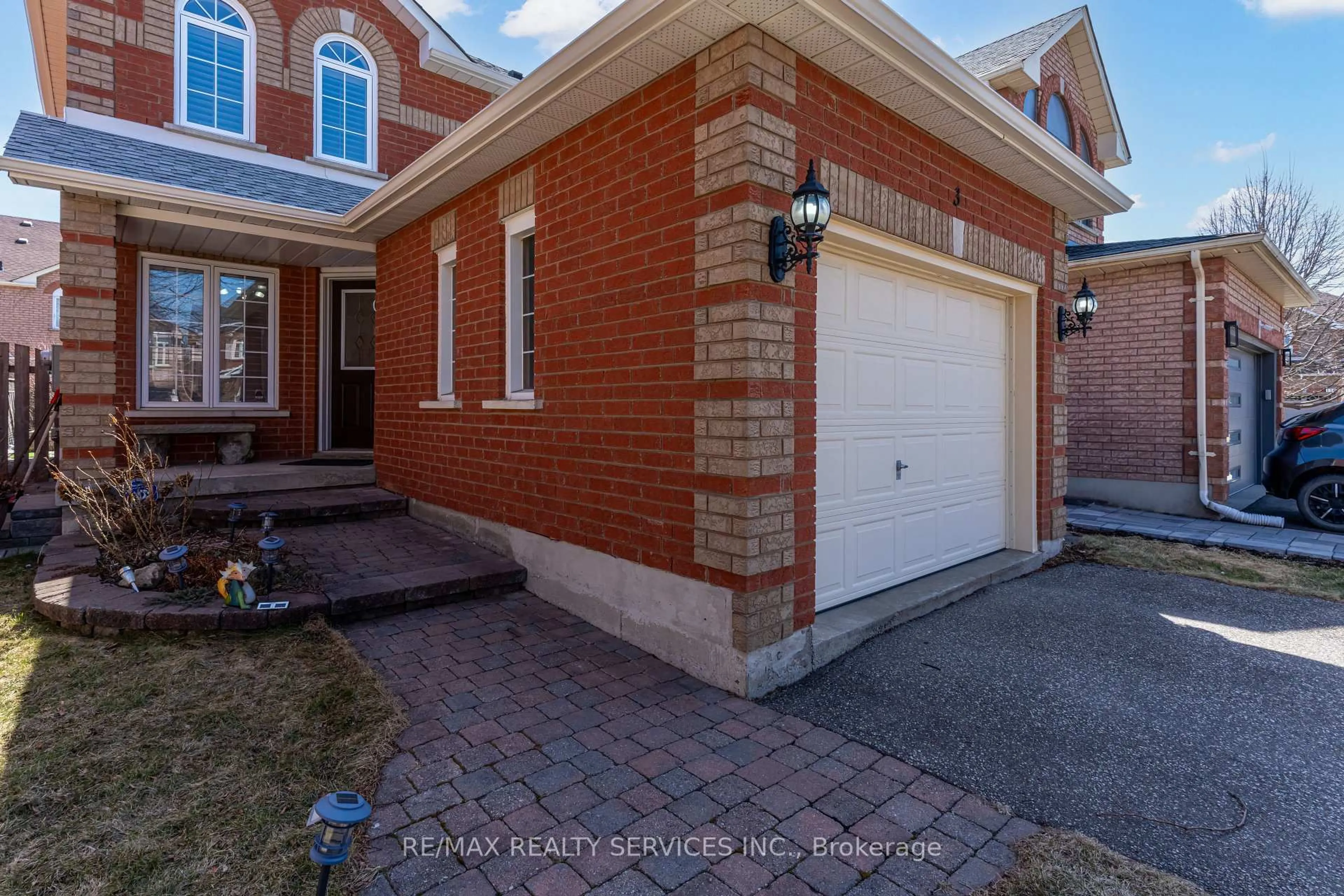 Home with brick exterior material, street for 3 White Tail Cres, Brampton Ontario L6Y 5C4