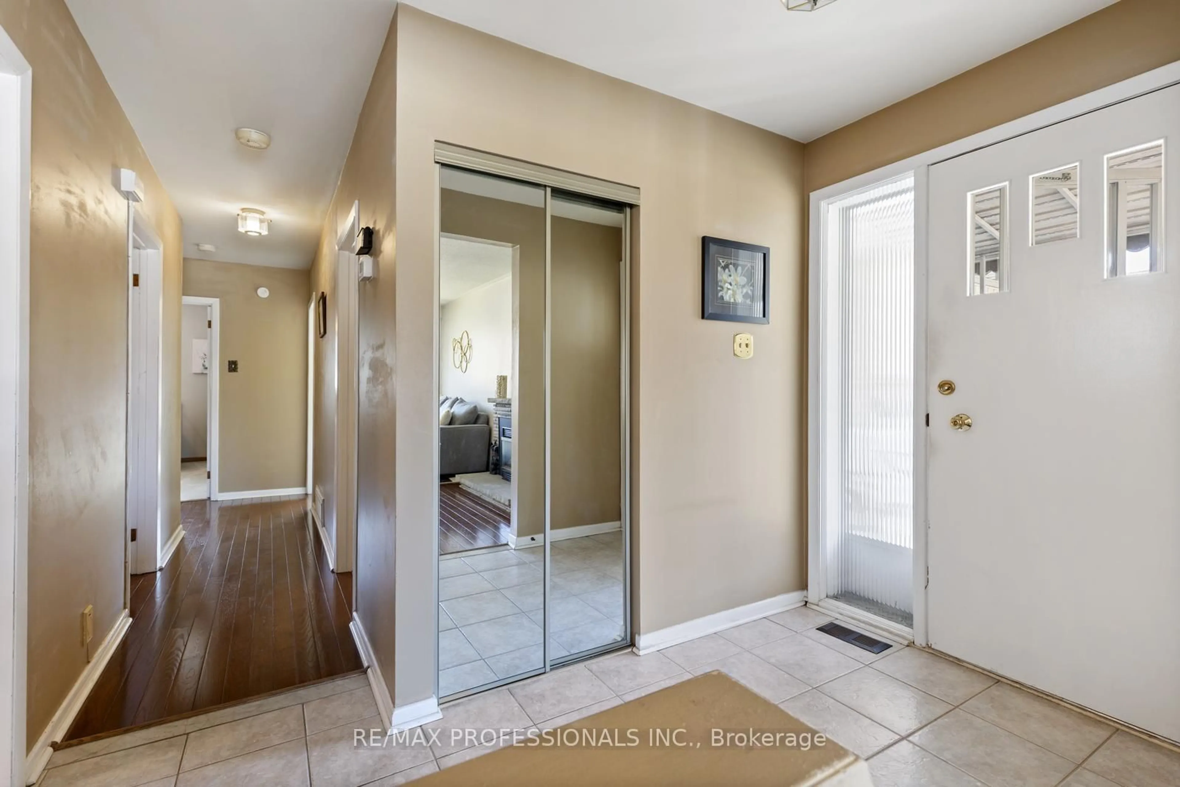 Indoor entryway for 59 Wareside Rd, Toronto Ontario M9C 3B5