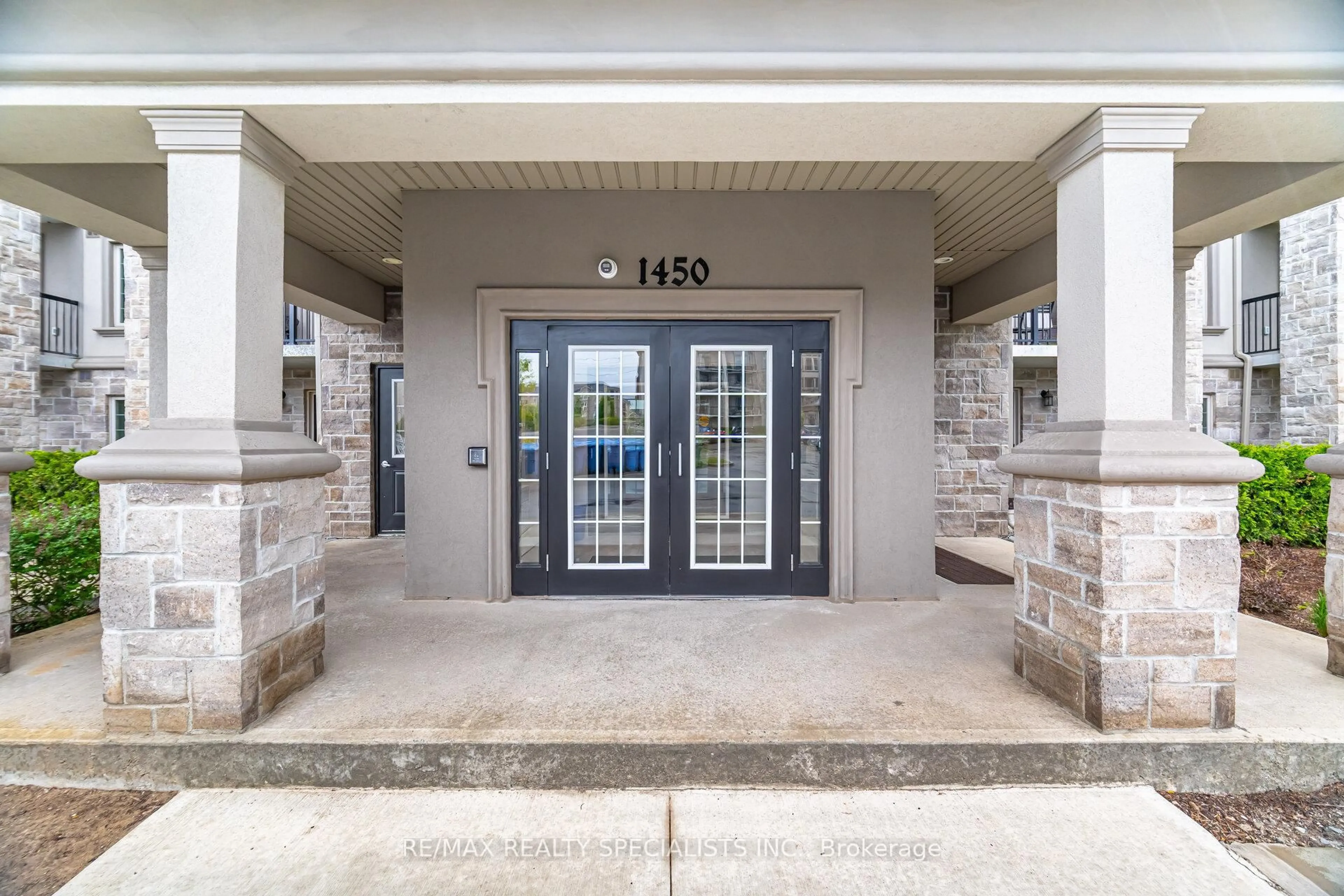 Indoor entryway for 1450 MAIN St #214, Milton Ontario L9T 8W4