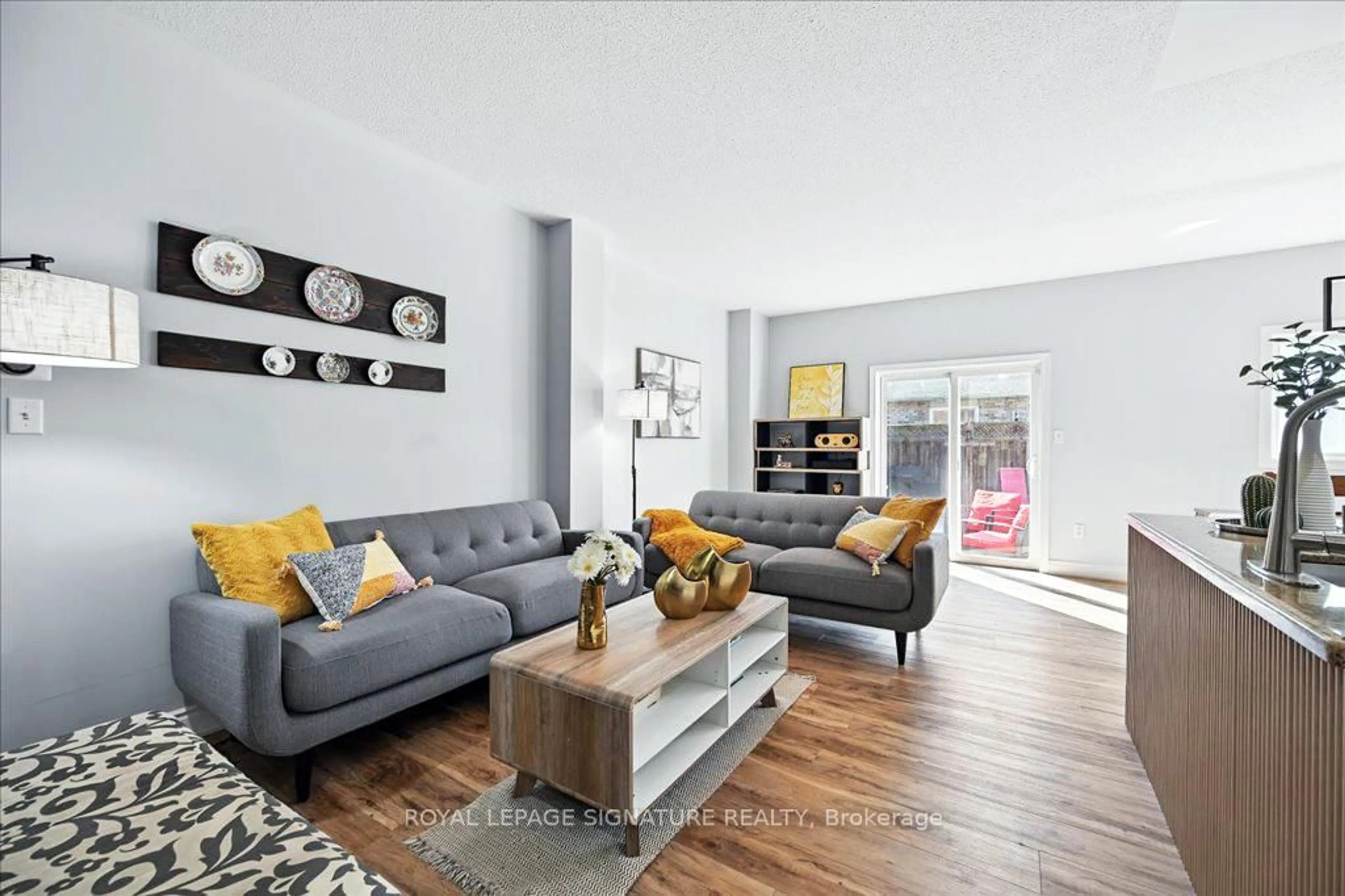 Living room with furniture, unknown for 4063 Kilmer Dr, Burlington Ontario L7M 5A6