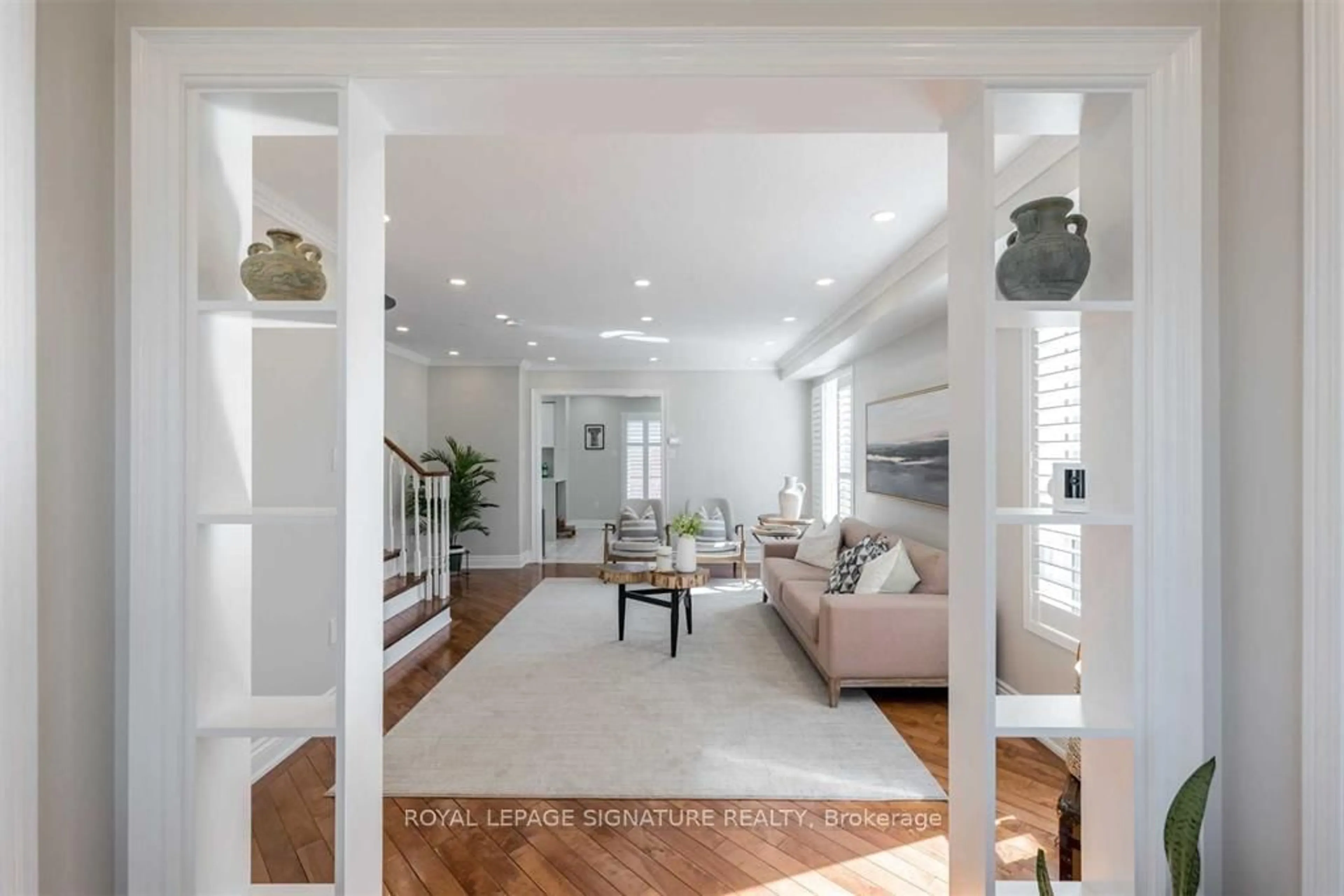Indoor entryway for 11 Allangrove Dr, Brampton Ontario L7A 2M4