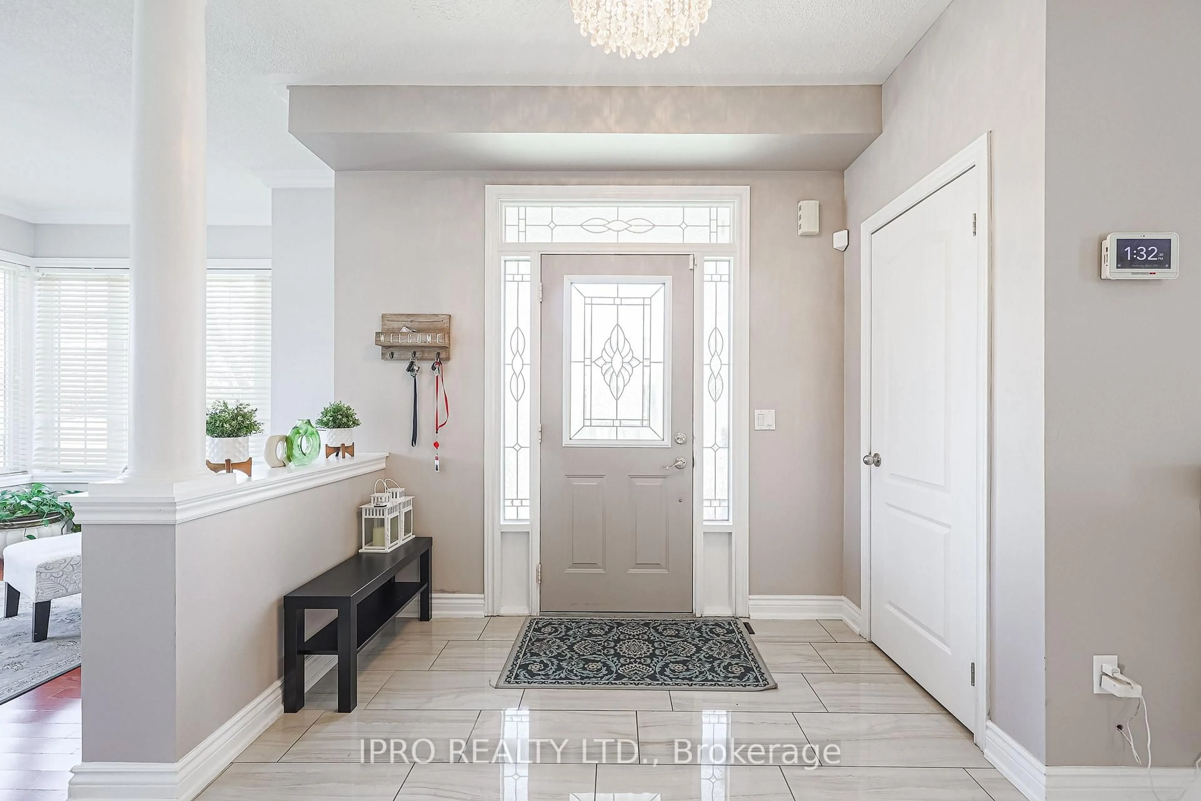 Indoor entryway for 14 Martineau Rd, Brampton Ontario L6P 1H2