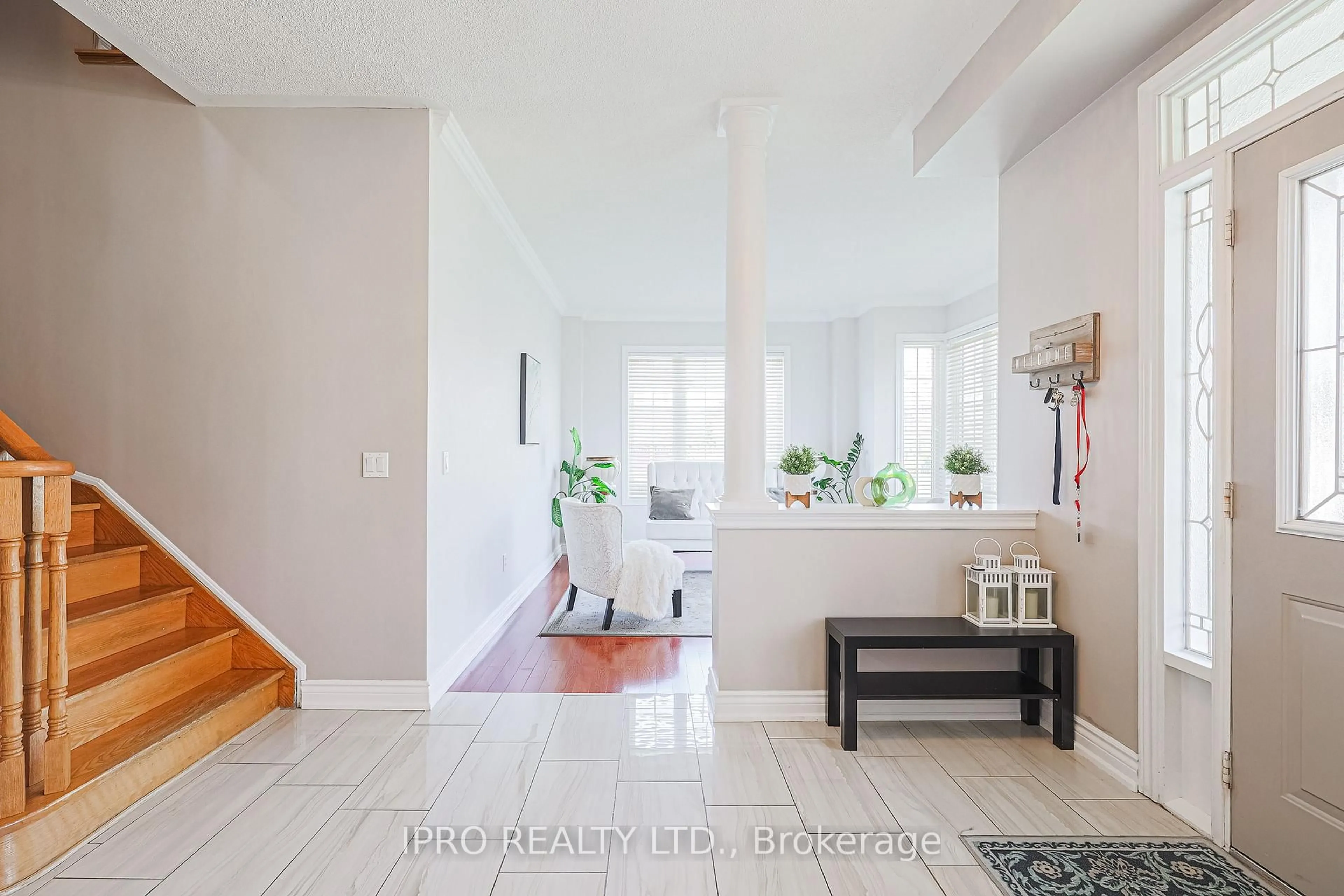 Indoor entryway for 14 Martineau Rd, Brampton Ontario L6P 1H2