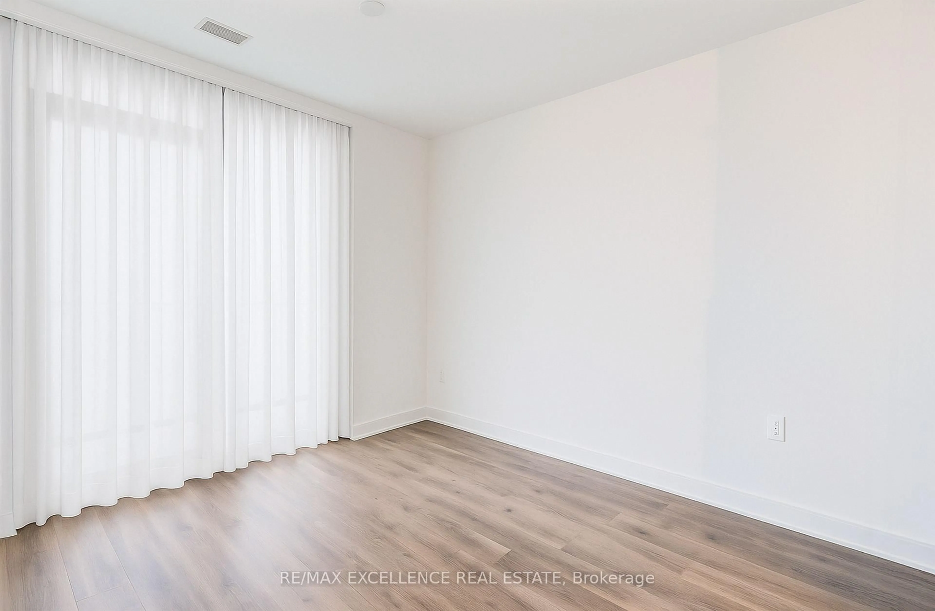 A pic of a room for 86 Dundas St #718, Mississauga Ontario L5A 0B1