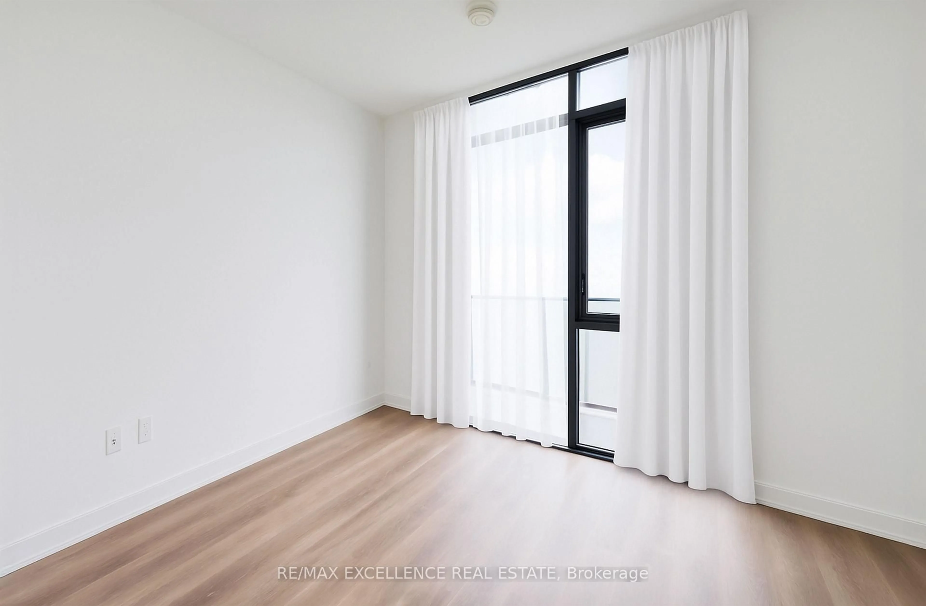 A pic of a room for 86 Dundas St #718, Mississauga Ontario L5A 0B1