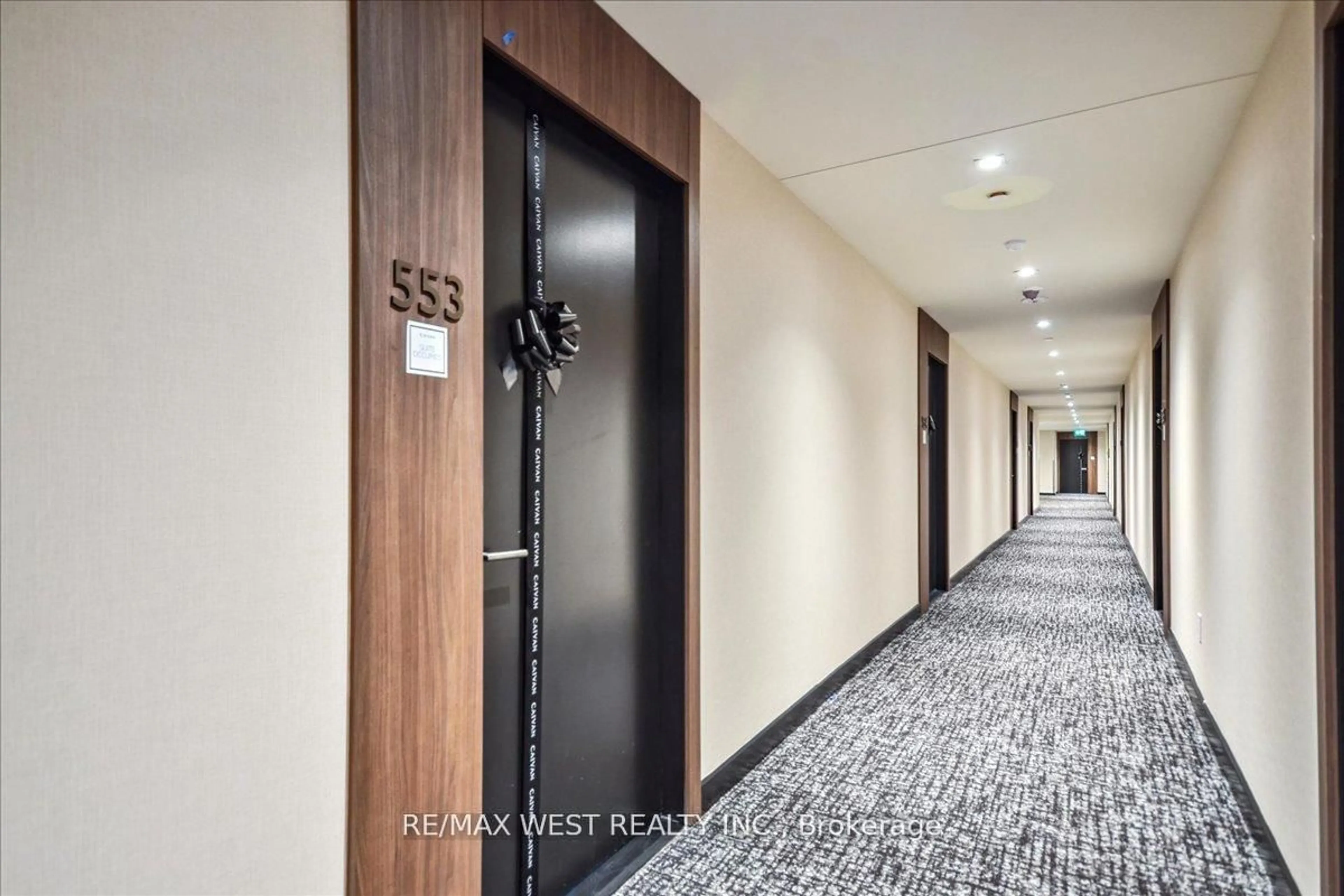 Indoor foyer for 2501 Saw Whet Blvd #553, Oakville Ontario L6M 5N2