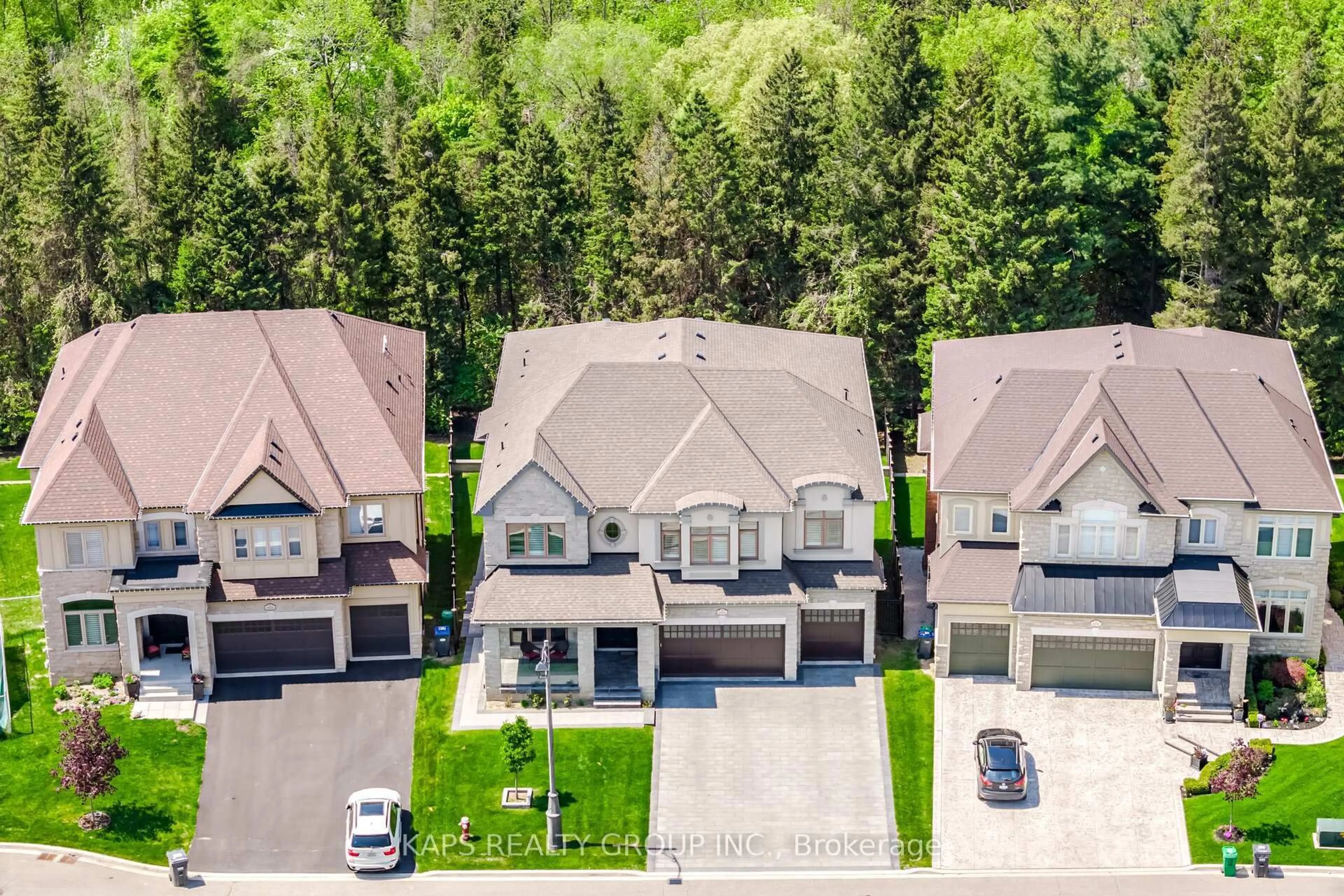 A pic from outside/outdoor area/front of a property/back of a property/a pic from drone, street for 6634 Rothschild Tr, Mississauga Ontario L5W 0A6