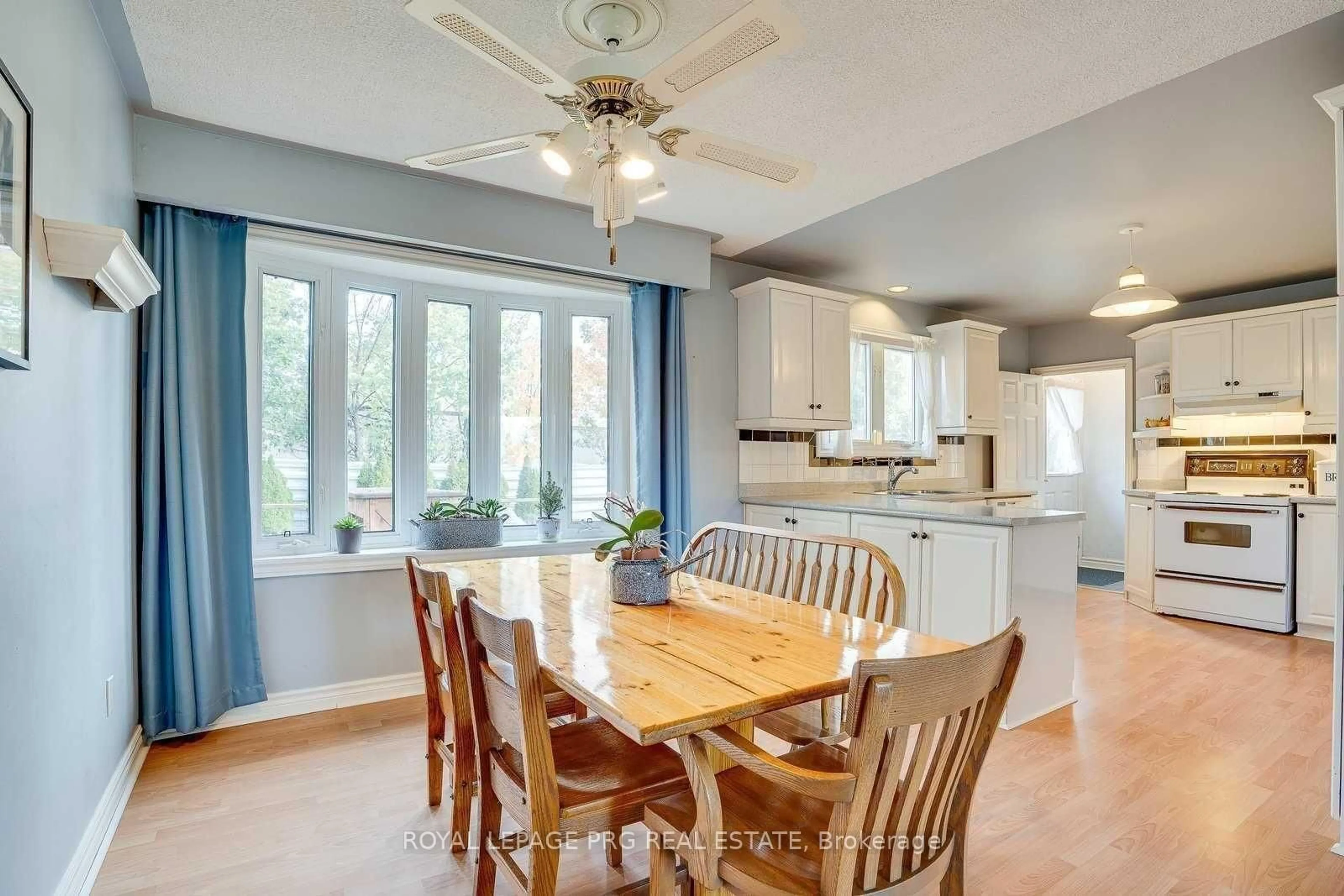 Open concept kitchen, ceramic/tile floor for 15367 Airport Rd, Caledon Ontario L7C 1E6