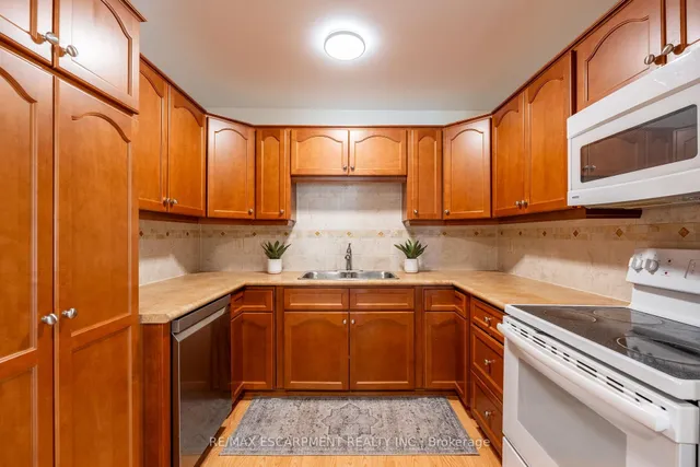 Additional property image - 2301 Cavendish Dr Unit 122