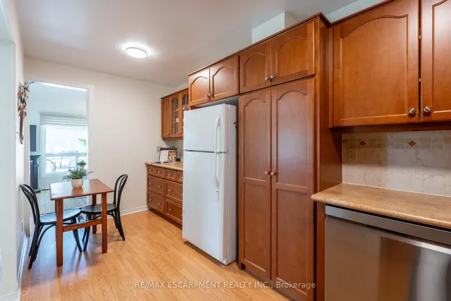 Additional property image - 2301 Cavendish Dr Unit 122