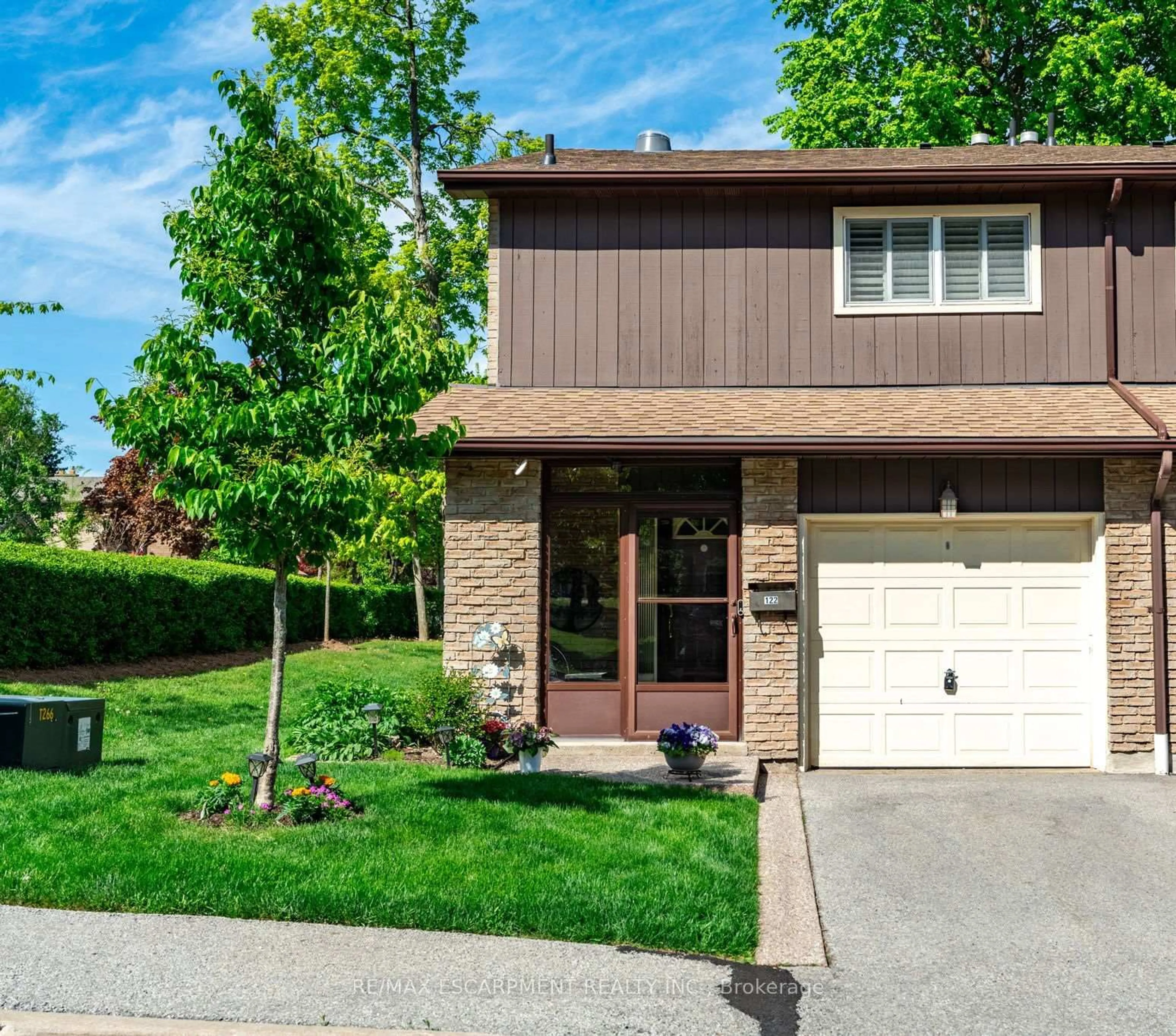 Home with brick exterior material, street for 2301 Cavendish Dr #122, Burlington Ontario L7P 3M3