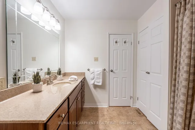 Additional property image - 2301 Cavendish Dr Unit 122