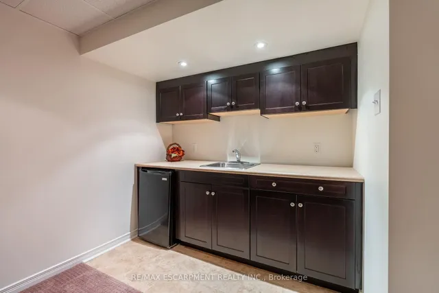 Additional property image - 2301 Cavendish Dr Unit 122