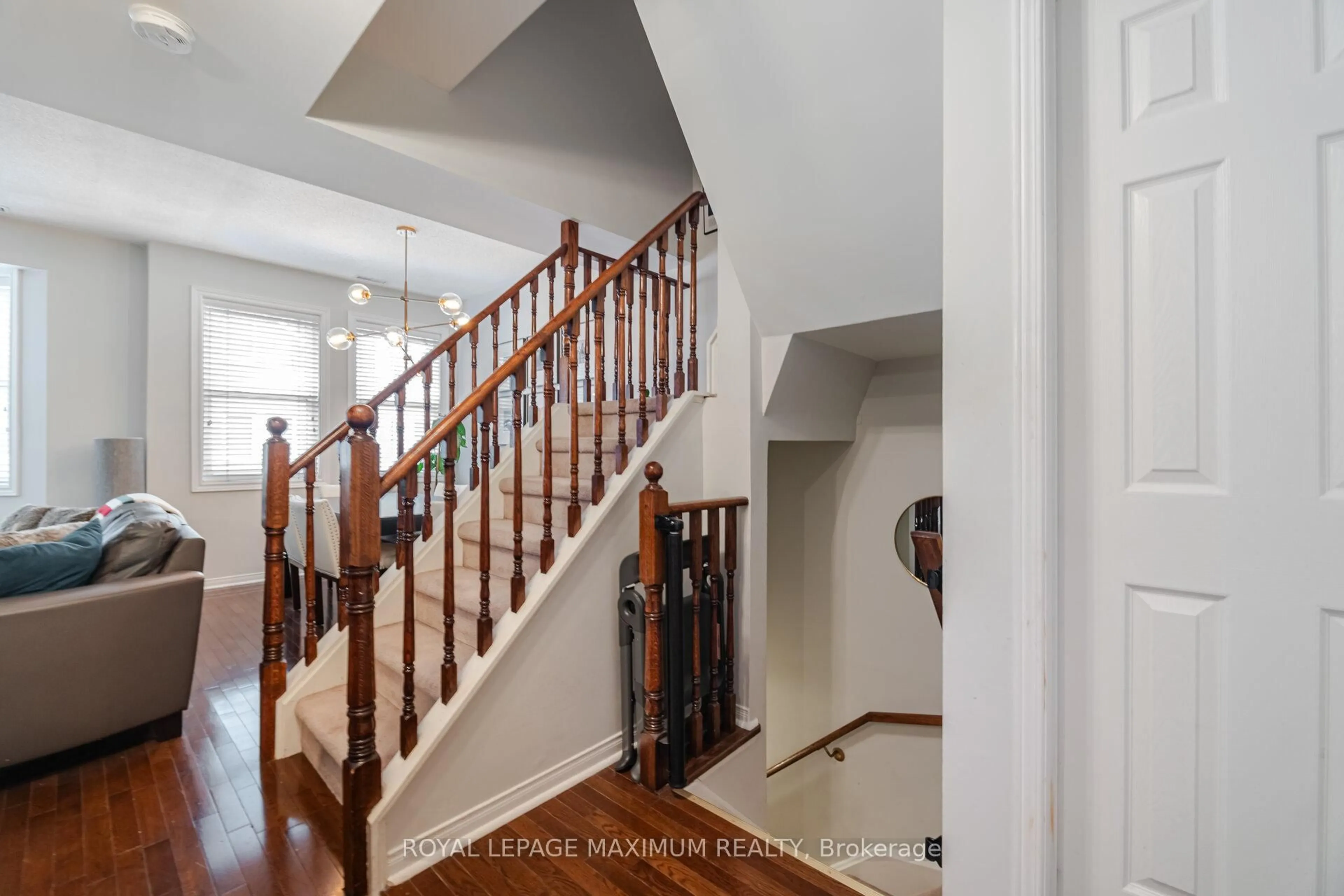 Indoor foyer for 760 Lawrence Ave #46, Toronto Ontario M6A 3E7