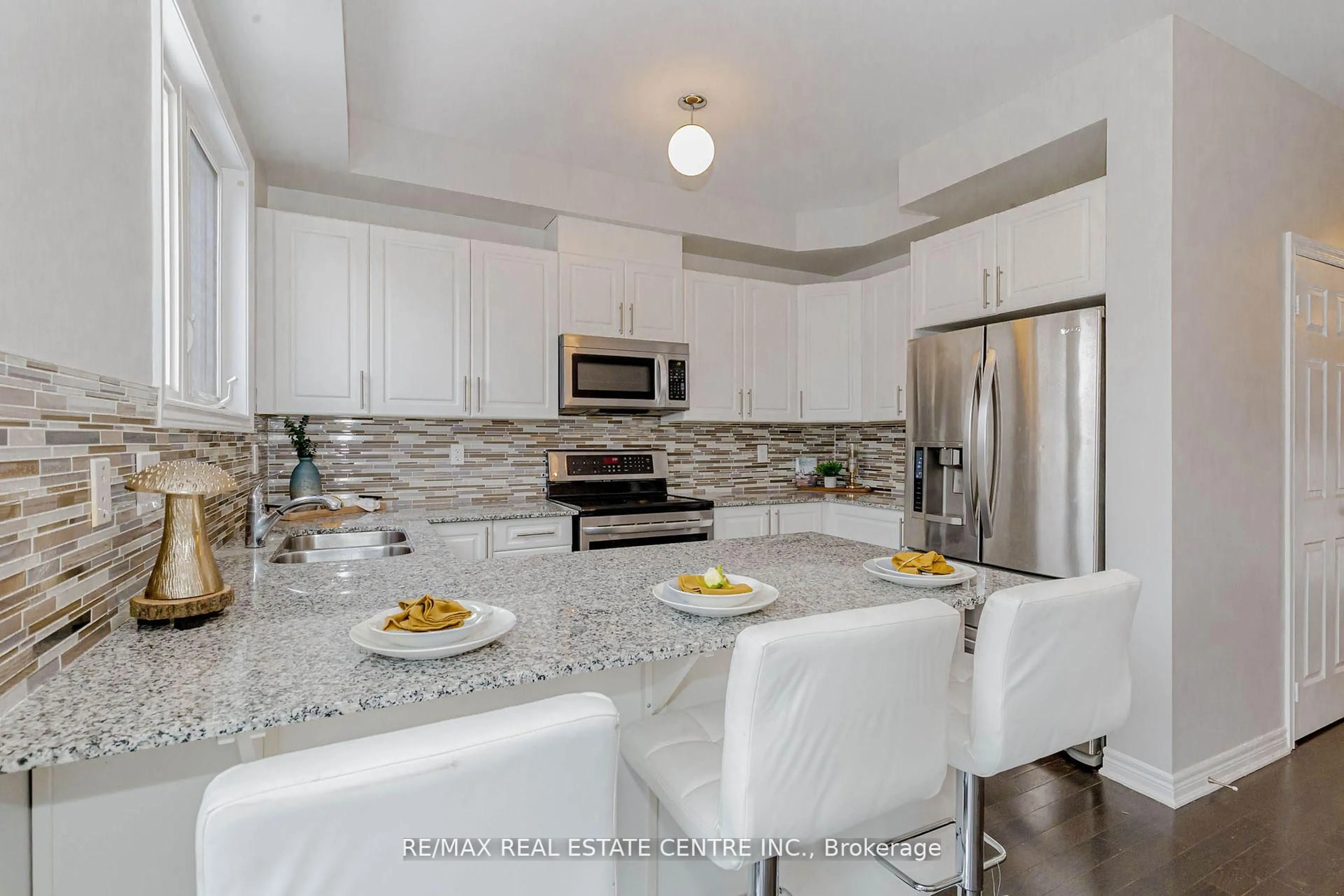 Open concept kitchen, ceramic/tile floor for 72 Rockman Cres, Brampton Ontario L7A 3Z9