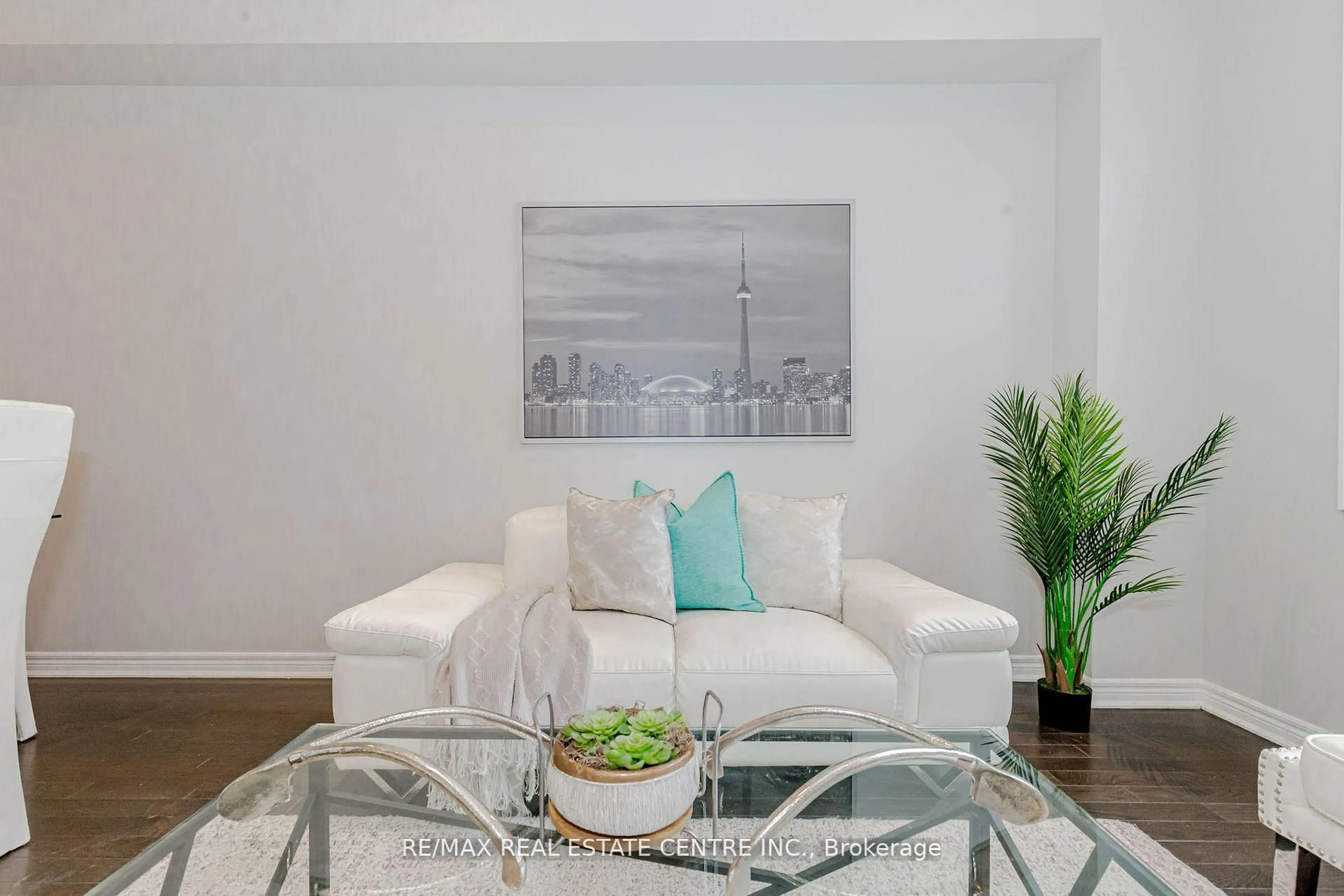 Living room with furniture, unknown for 72 Rockman Cres, Brampton Ontario L7A 3Z9
