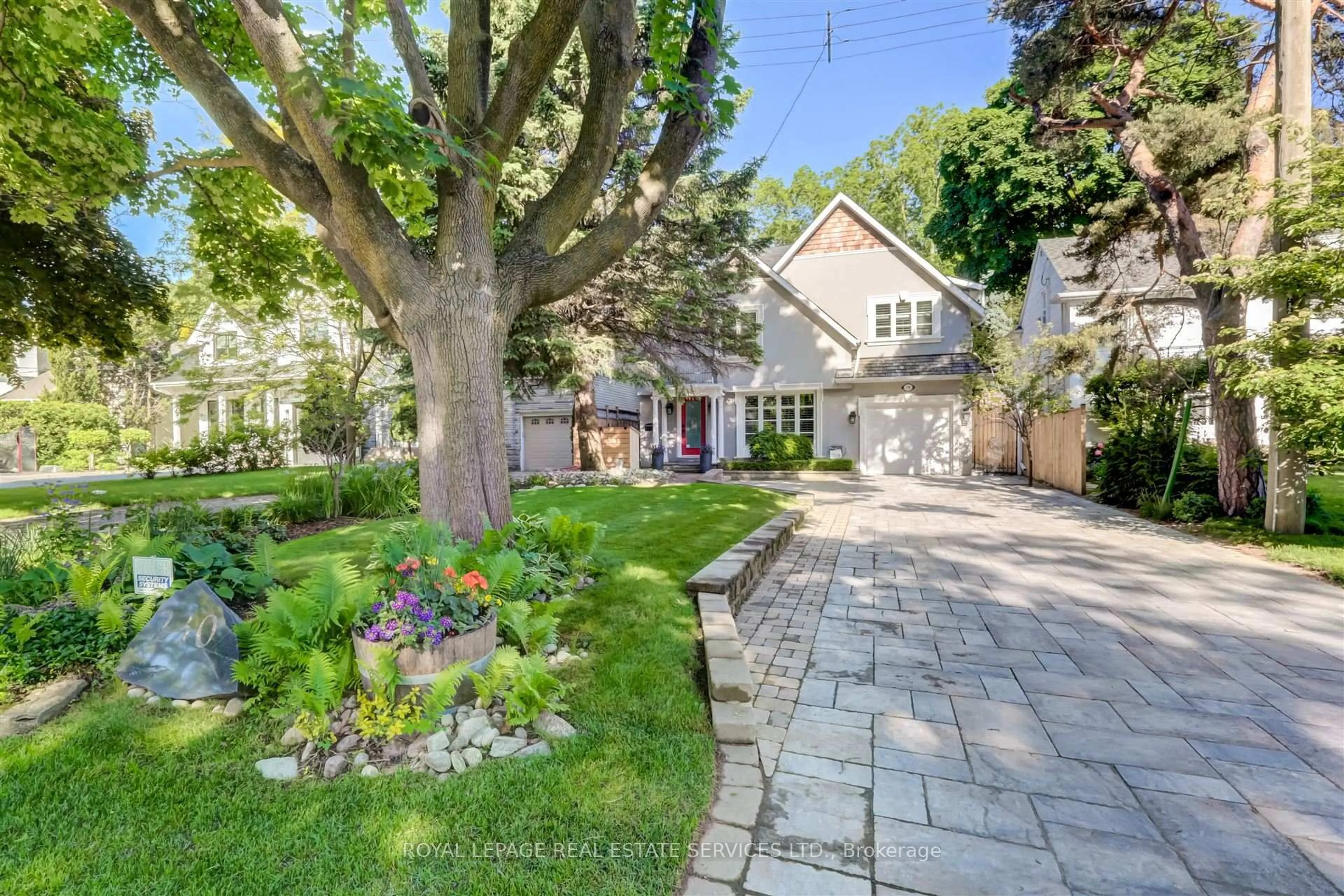 Patio, street for 230 The Kingsway N/A, Toronto Ontario M9A 3T5