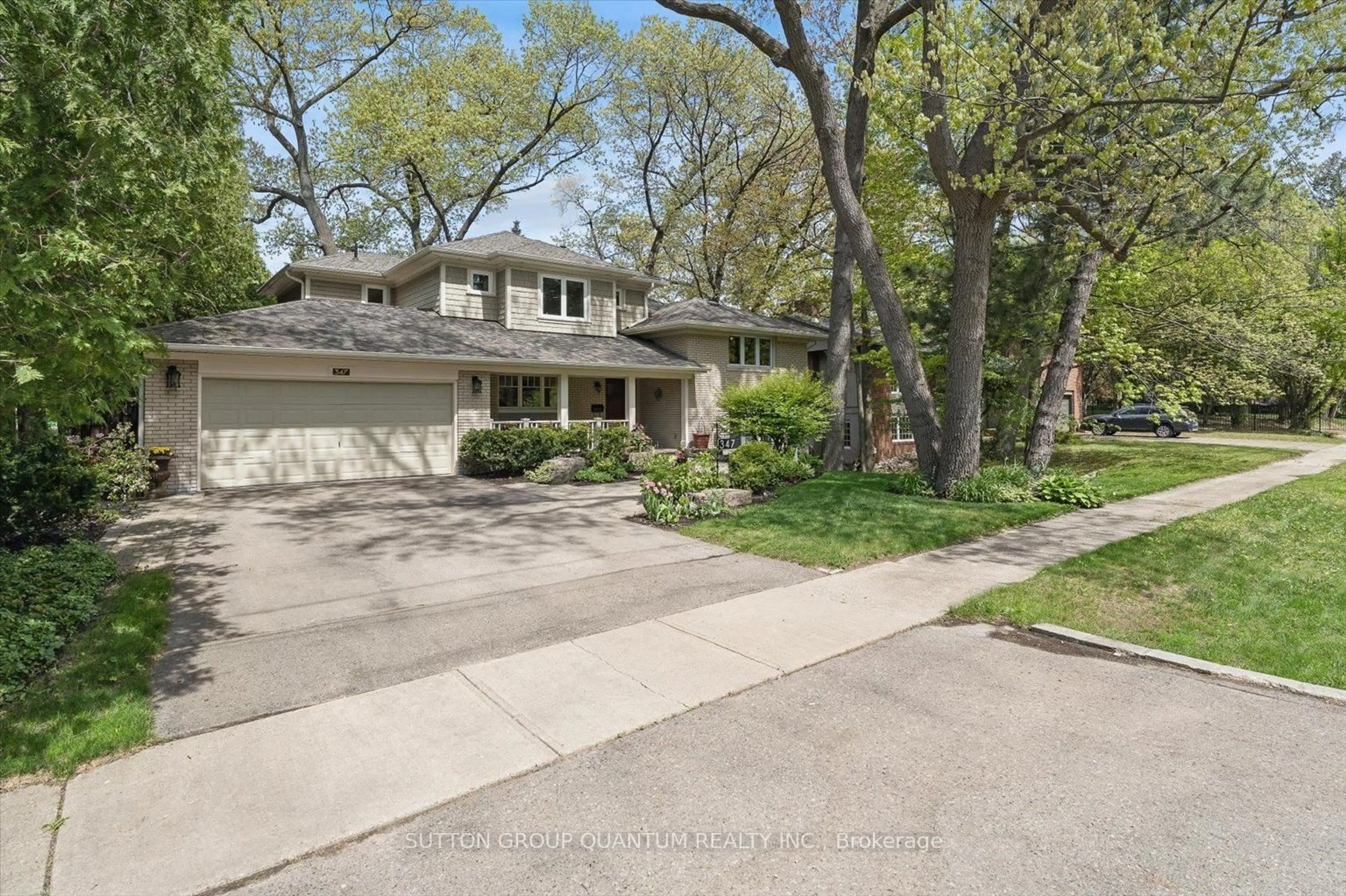 Unknown for 347 Pinetree Way, Mississauga Ontario L5G 2R4