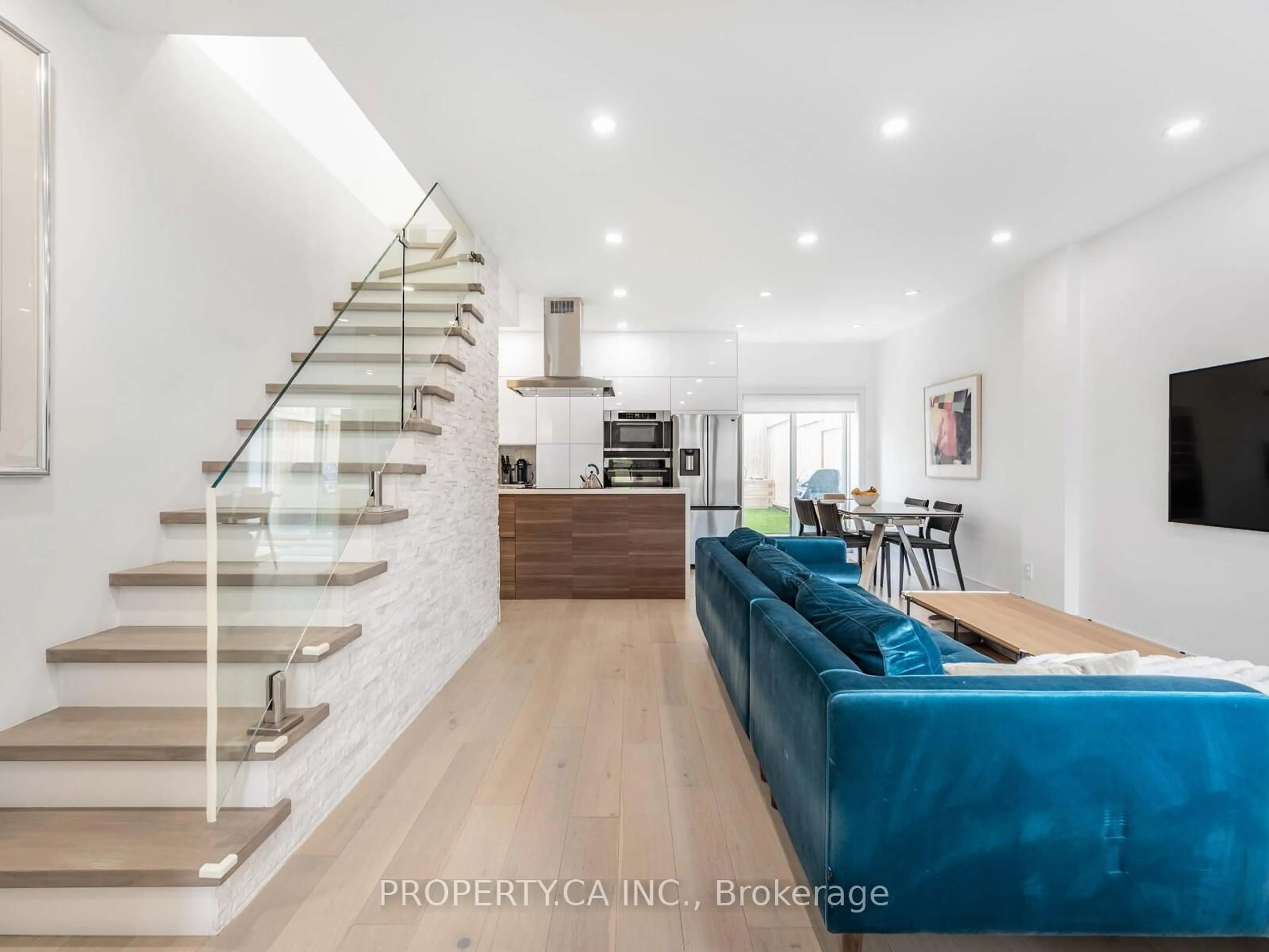 Open concept kitchen, unknown for 1526 Davenport Rd, Toronto Ontario M6H 2H8