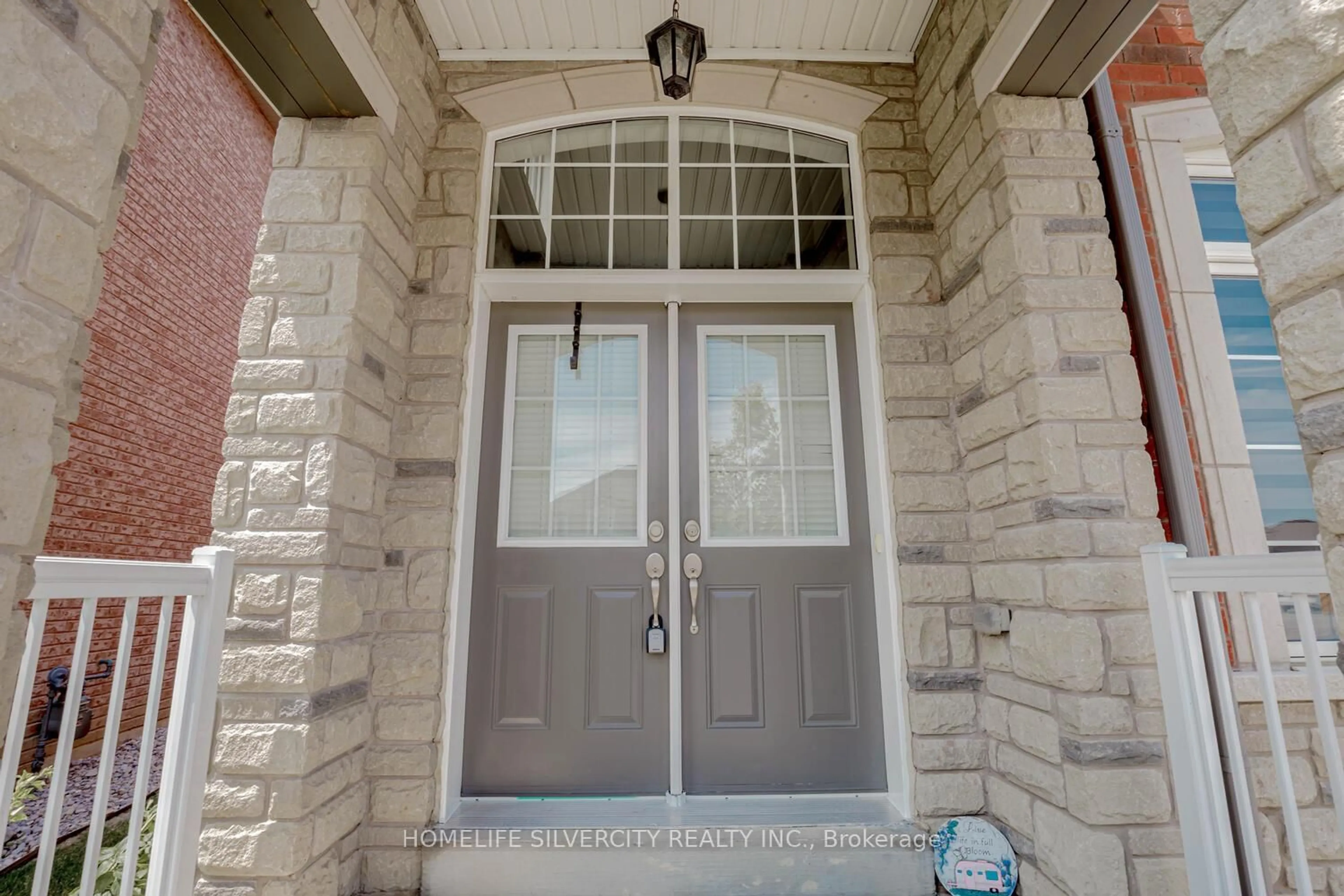 Indoor entryway for 122 Squire Ellis Dr, Brampton Ontario L6P 4J4