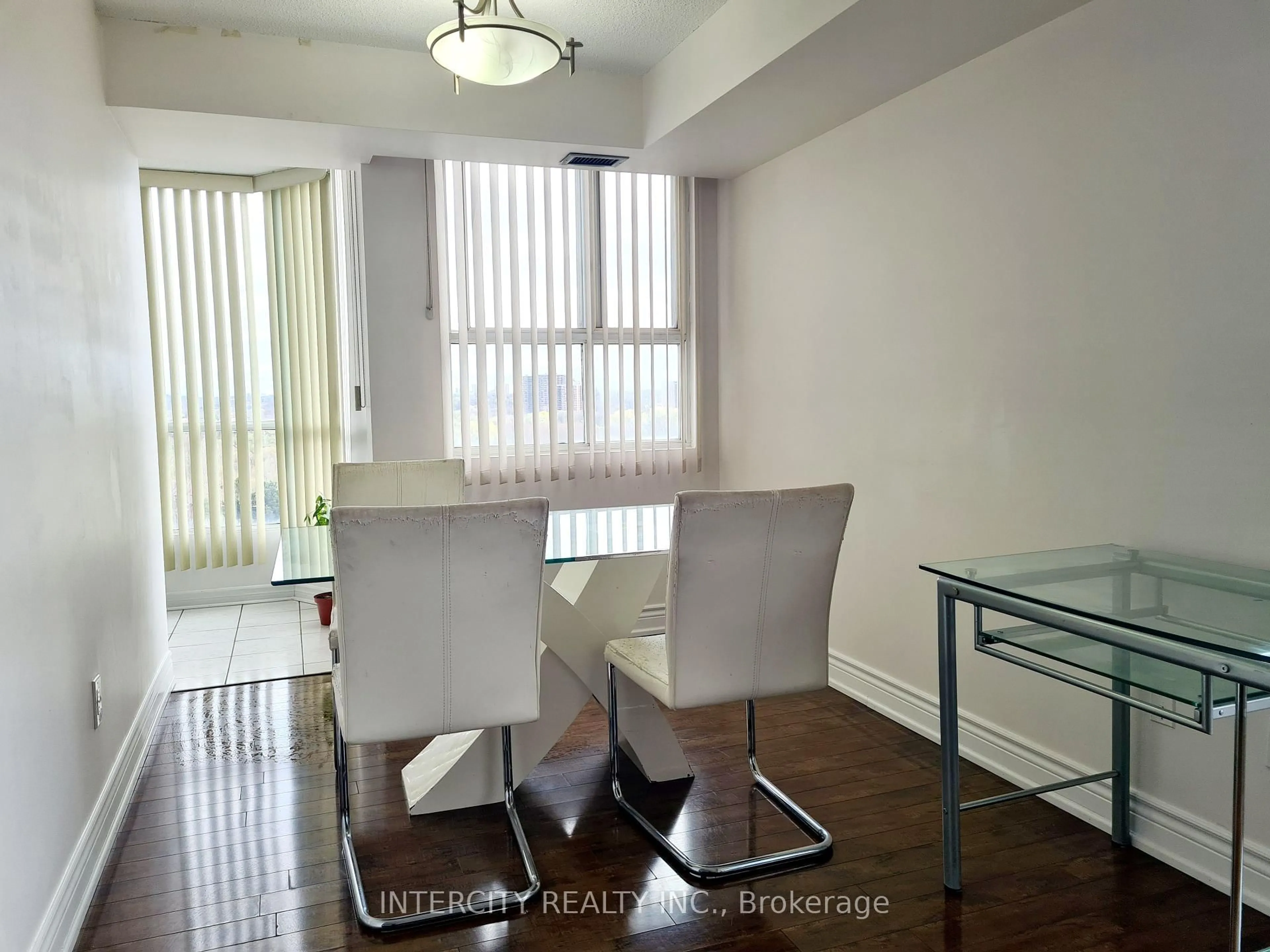 Dining room, wood/laminate floor for 3077 Weston Rd #1105, Toronto Ontario M9M 3A1