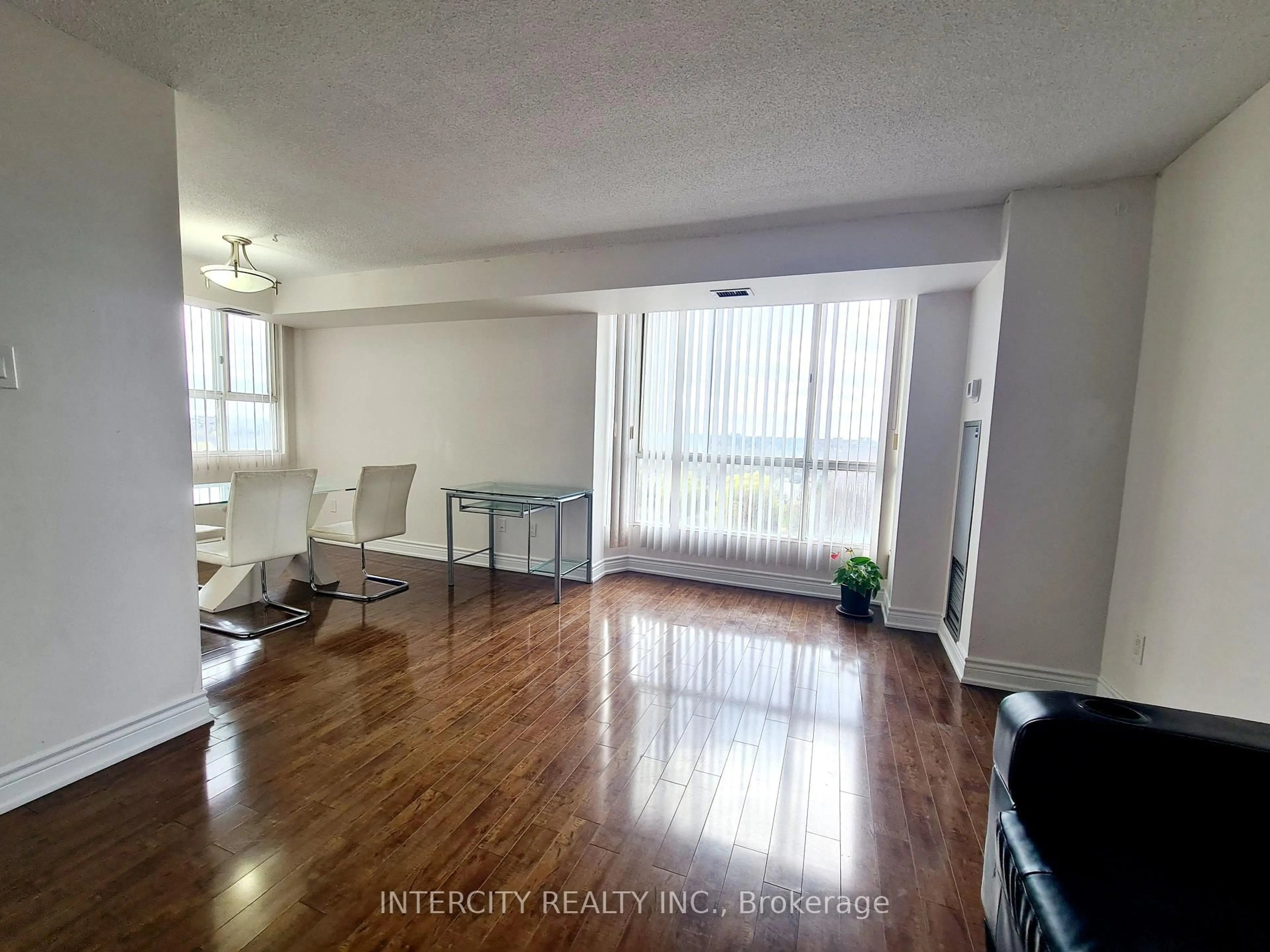 A pic of a room for 3077 Weston Rd #1105, Toronto Ontario M9M 3A1