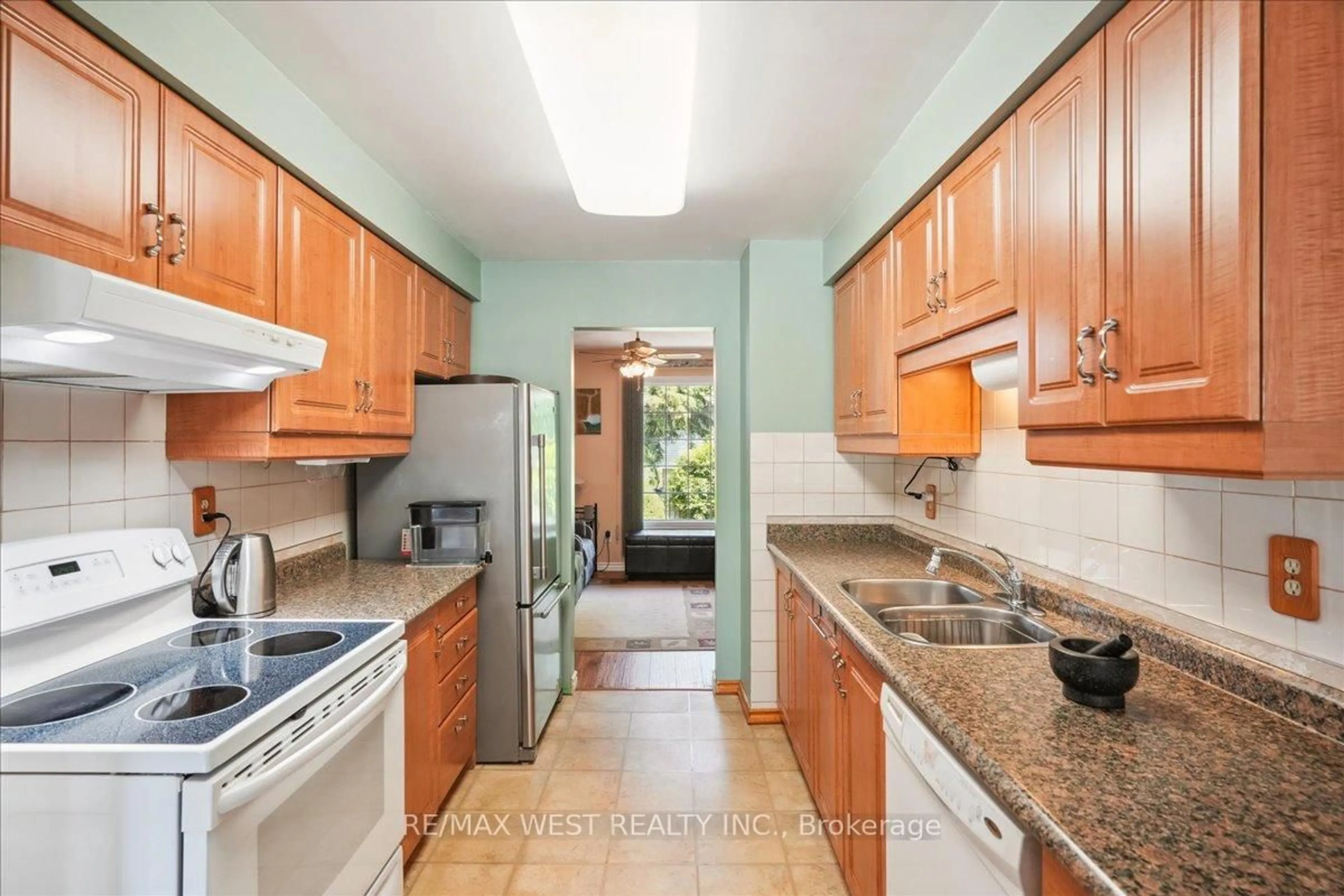 Standard kitchen, ceramic/tile floor for 74 Horton Cres, Brampton Ontario L6S 5H6