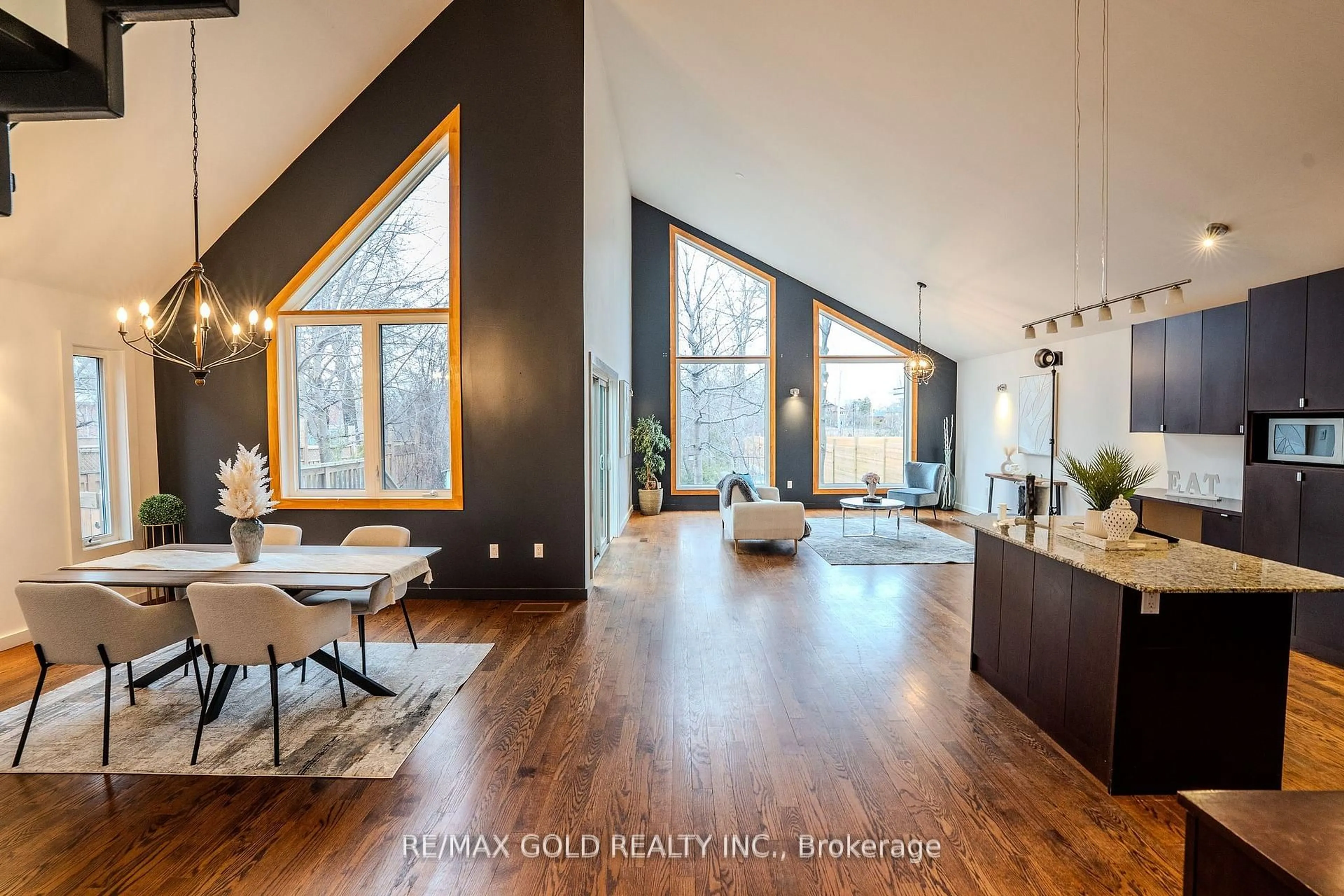 Open concept kitchen, wood/laminate floor for 3397 Cawthra Rd, Mississauga Ontario L5A 2X8