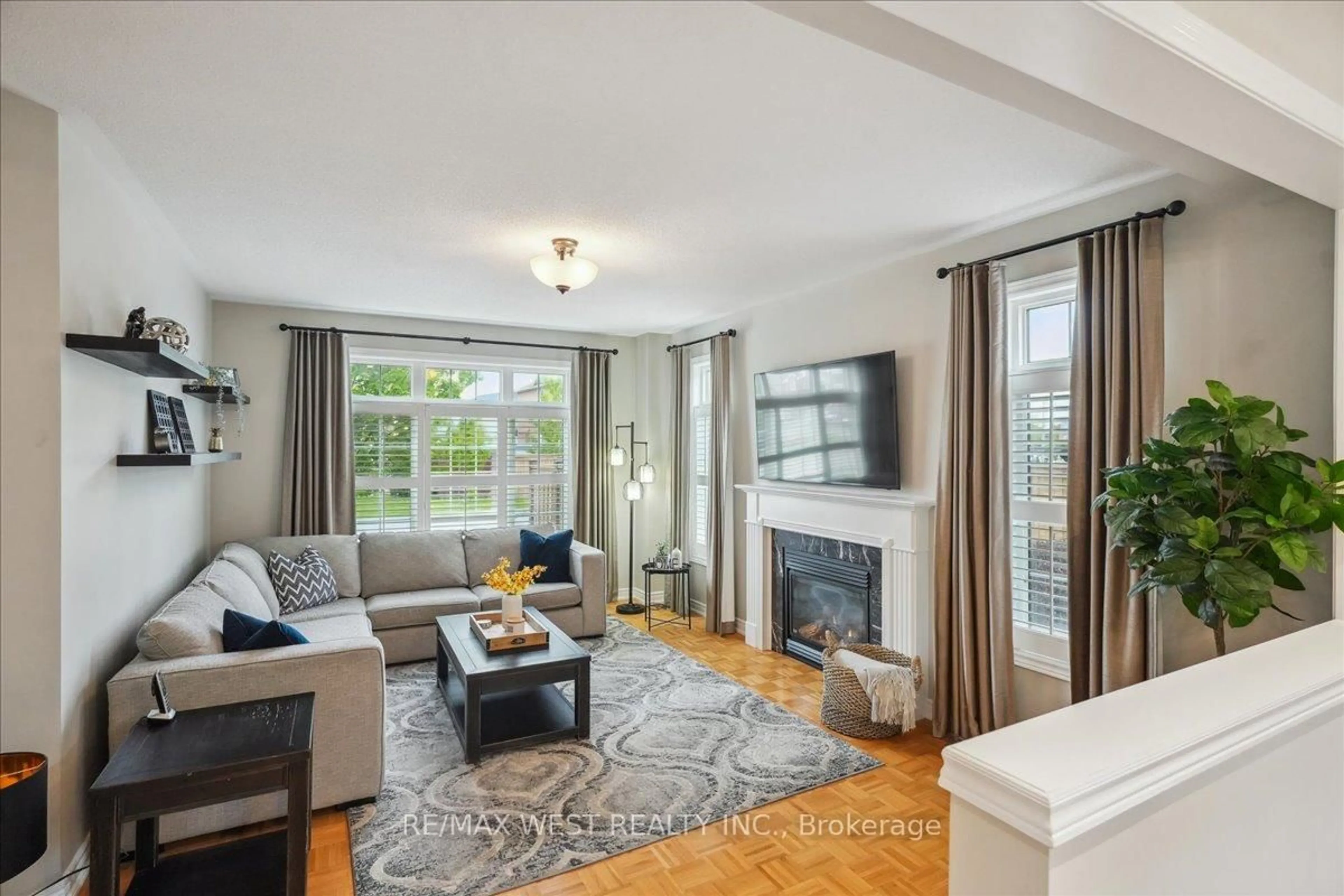 Living room with furniture, unknown for 52 Goreridge Cres, Brampton Ontario L6P 1P1