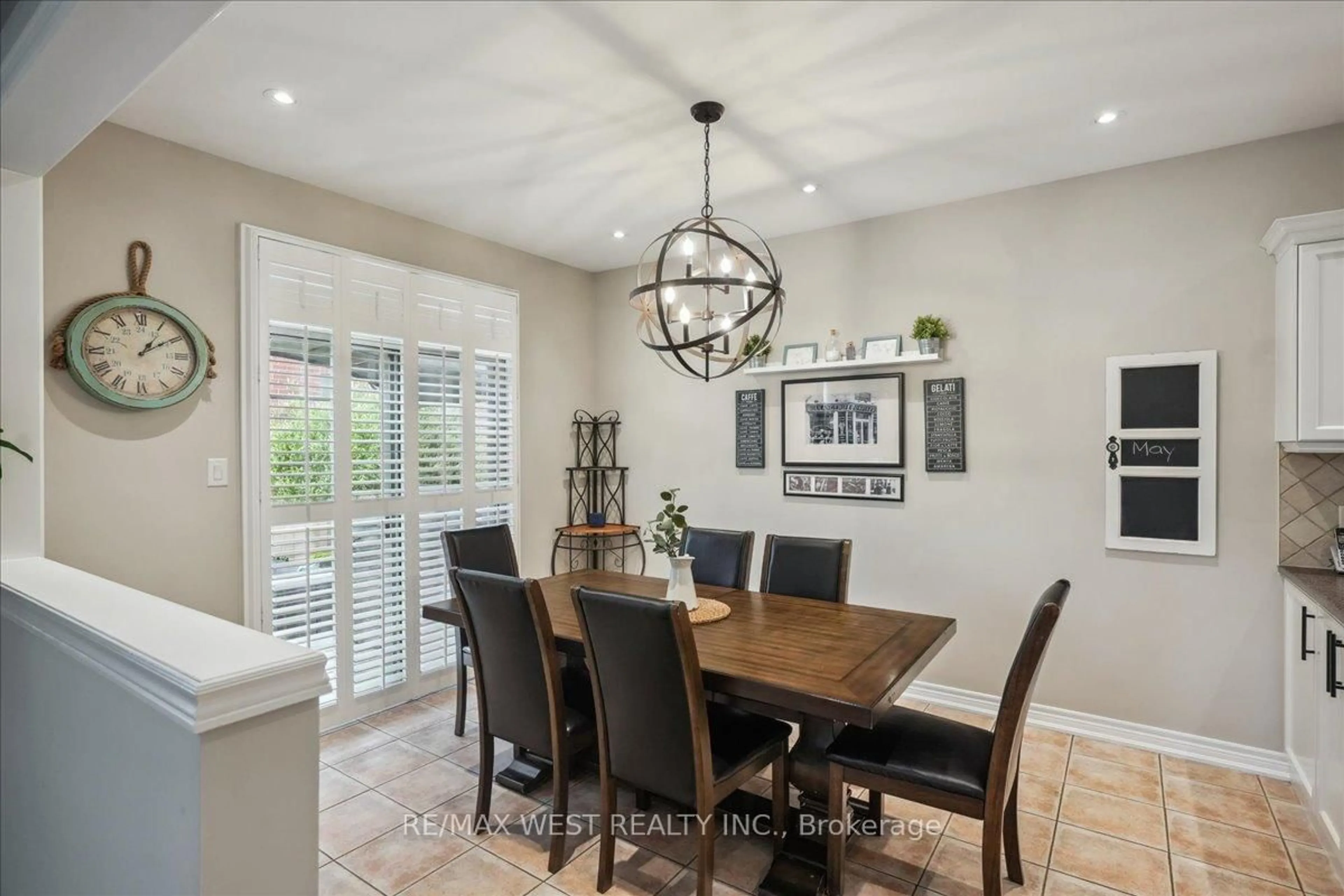 Dining room, unknown for 52 Goreridge Cres, Brampton Ontario L6P 1P1