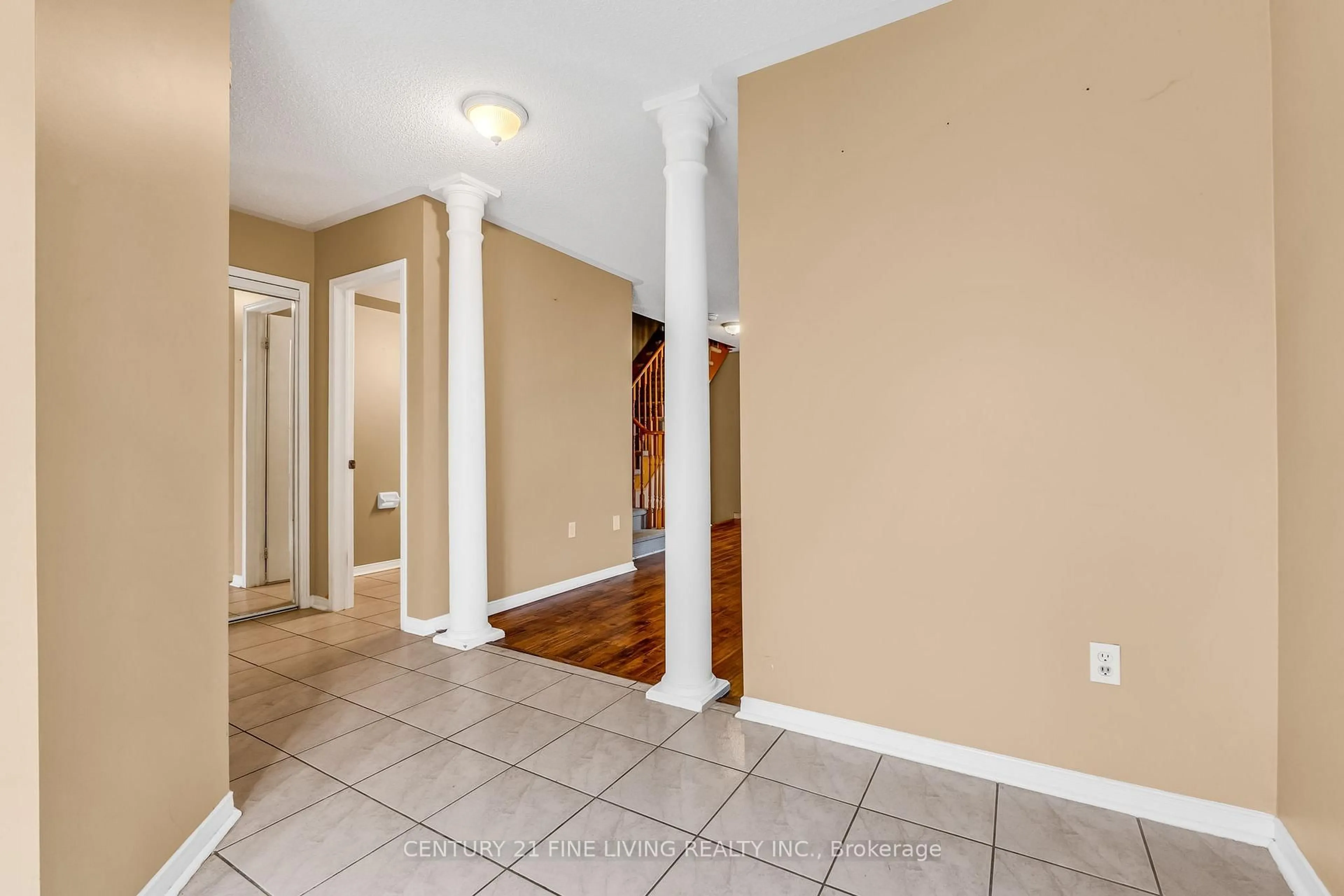 Indoor entryway for 6443 Saratoga Way, Mississauga Ontario L5N 7V7