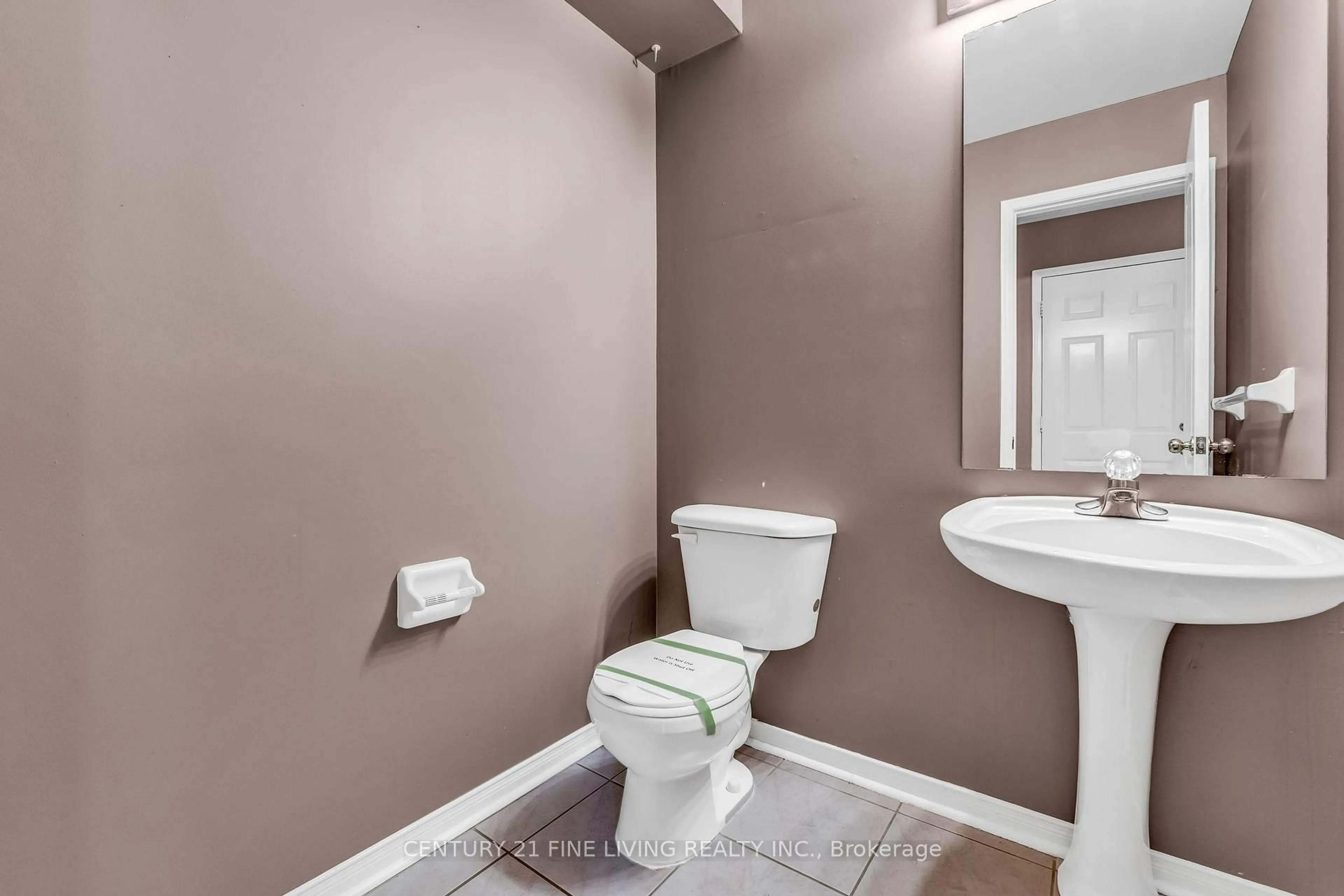 Standard bathroom, ceramic/tile floor for 6443 Saratoga Way, Mississauga Ontario L5N 7V7