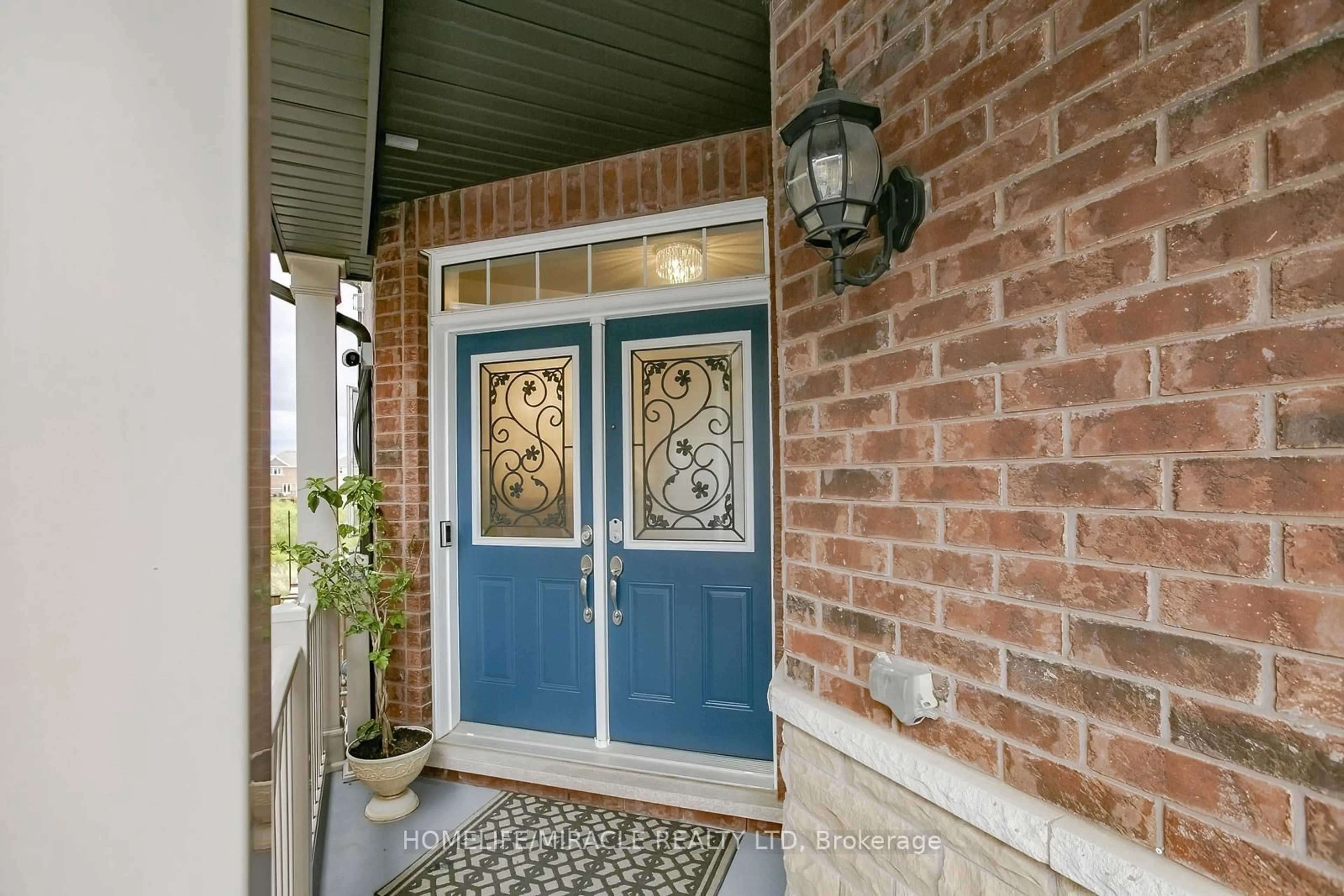 Indoor entryway for 24 Old Cleeve Cres, Brampton Ontario L7A 0T5