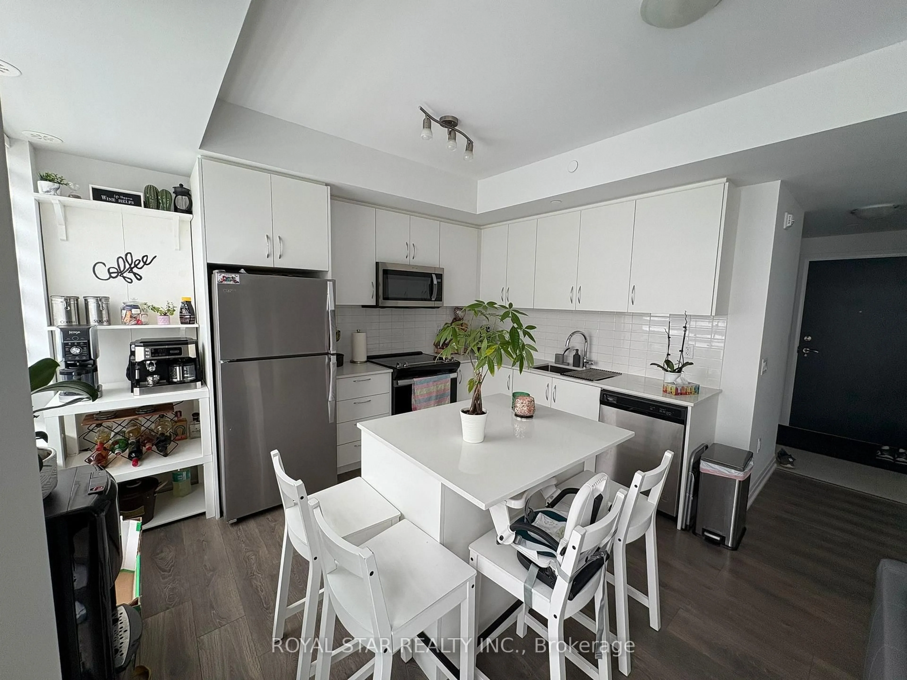 Open concept kitchen, unknown for 95 Attmar Dr #314, Brampton Ontario L6P 0Y6