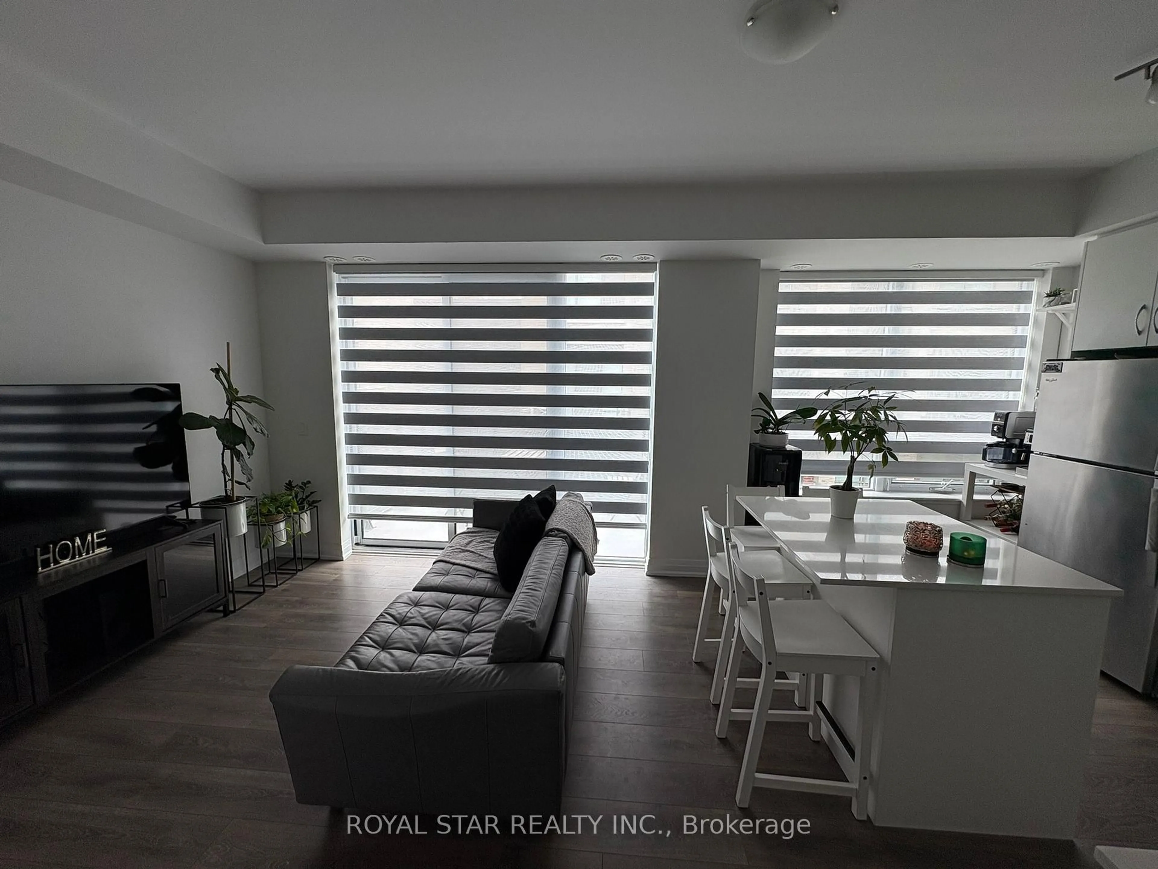 A pic of a room for 95 Attmar Dr #314, Brampton Ontario L6P 0Y6